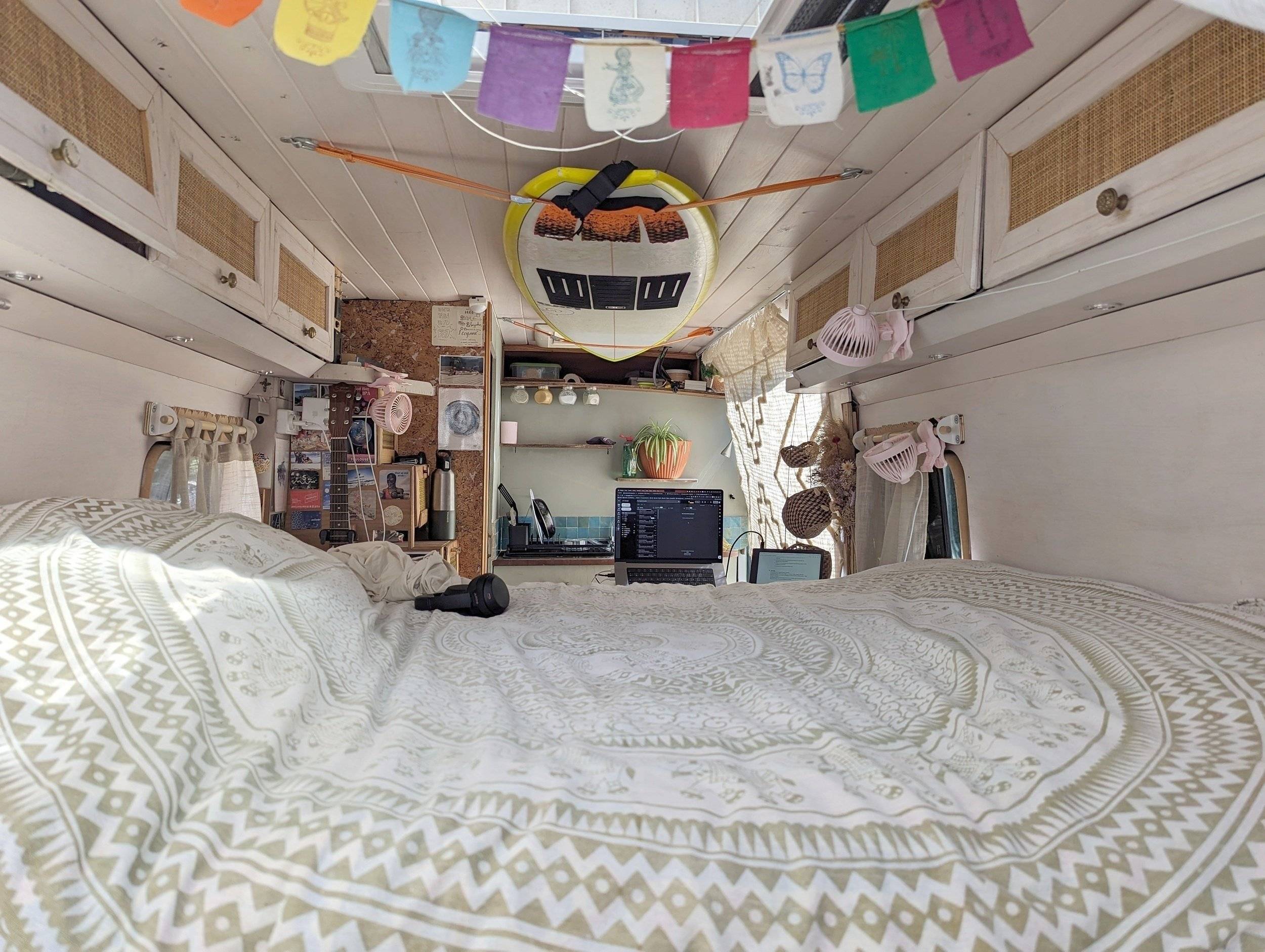 Partez à l'aventure avec notre van 100% autonome 