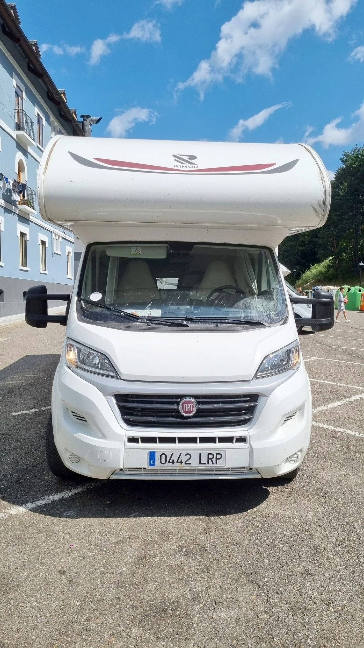 schräge Vorderansicht Fiat Ducato 2,3 l 140 CV - Yescapa