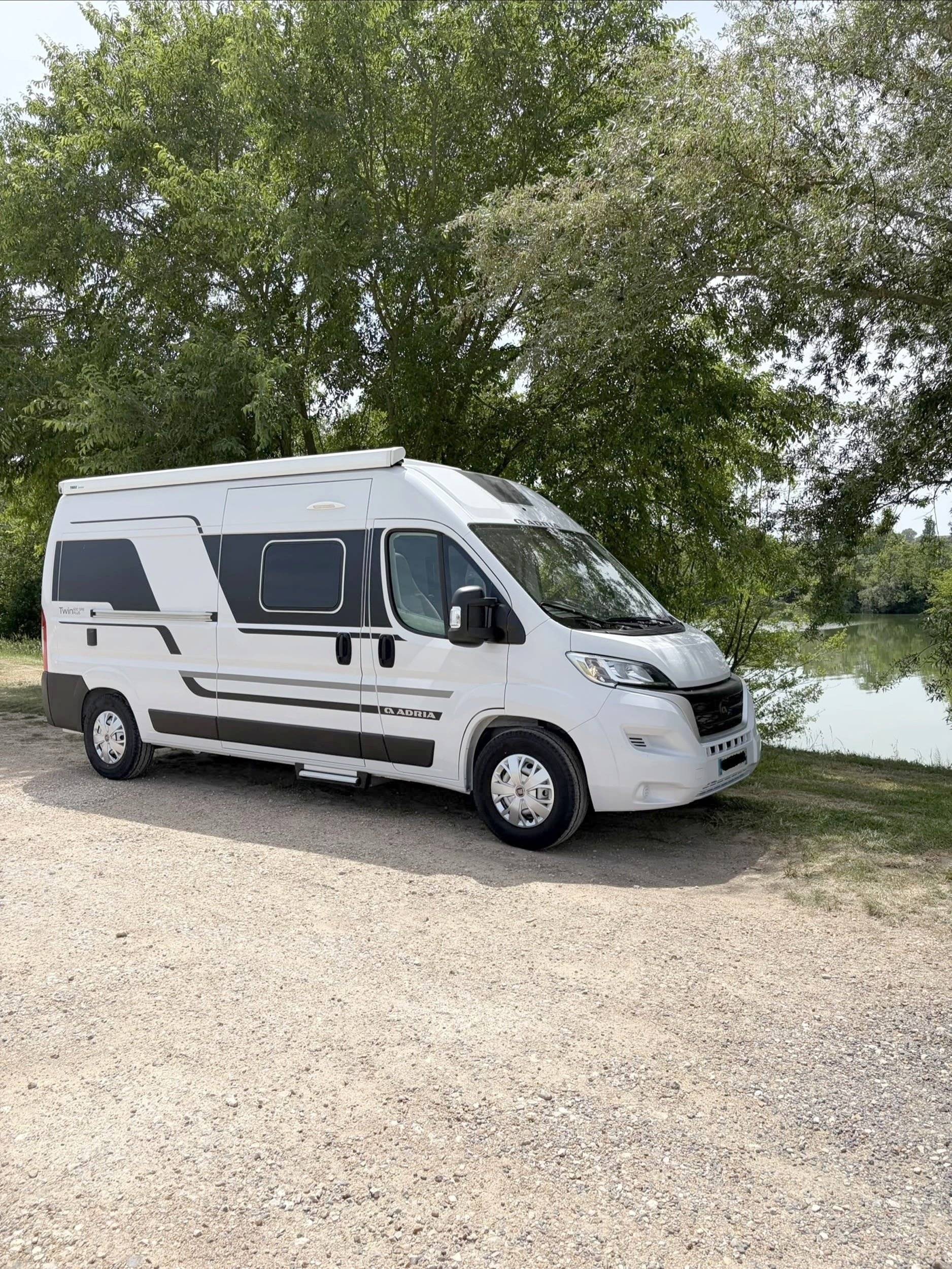 Front view from 3/4 Fiat - Yescapa