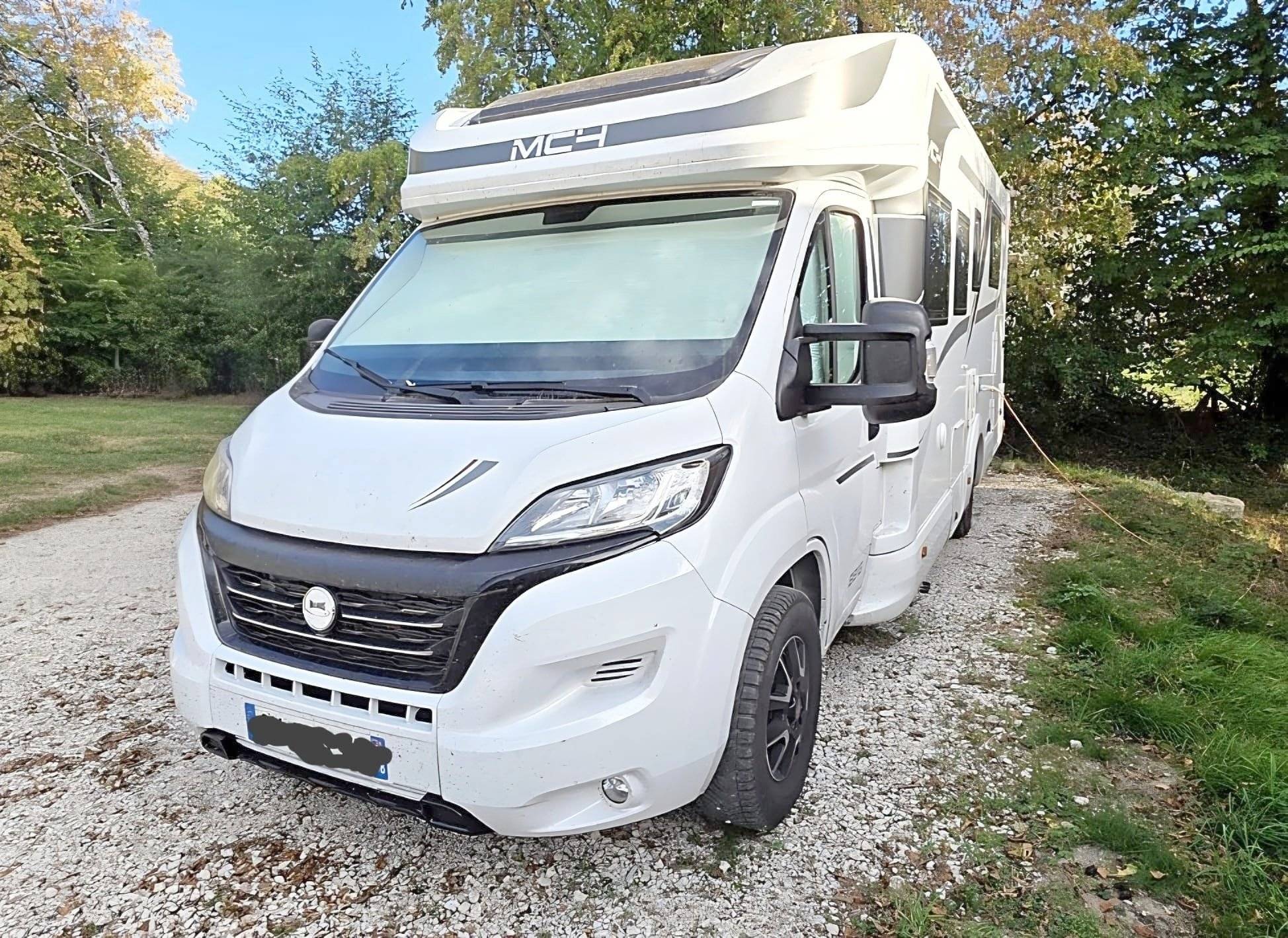 Front view from 3/4 Fiat Ducato 2,3 l 140 CV - Yescapa