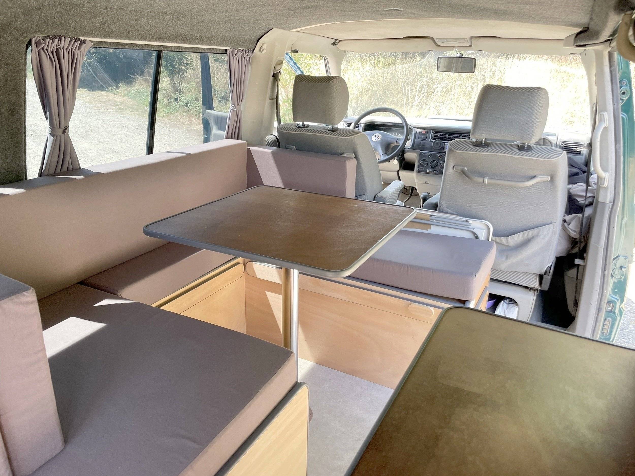 Coin repas Volkswagen T4 2,5l 102cv - Yescapa