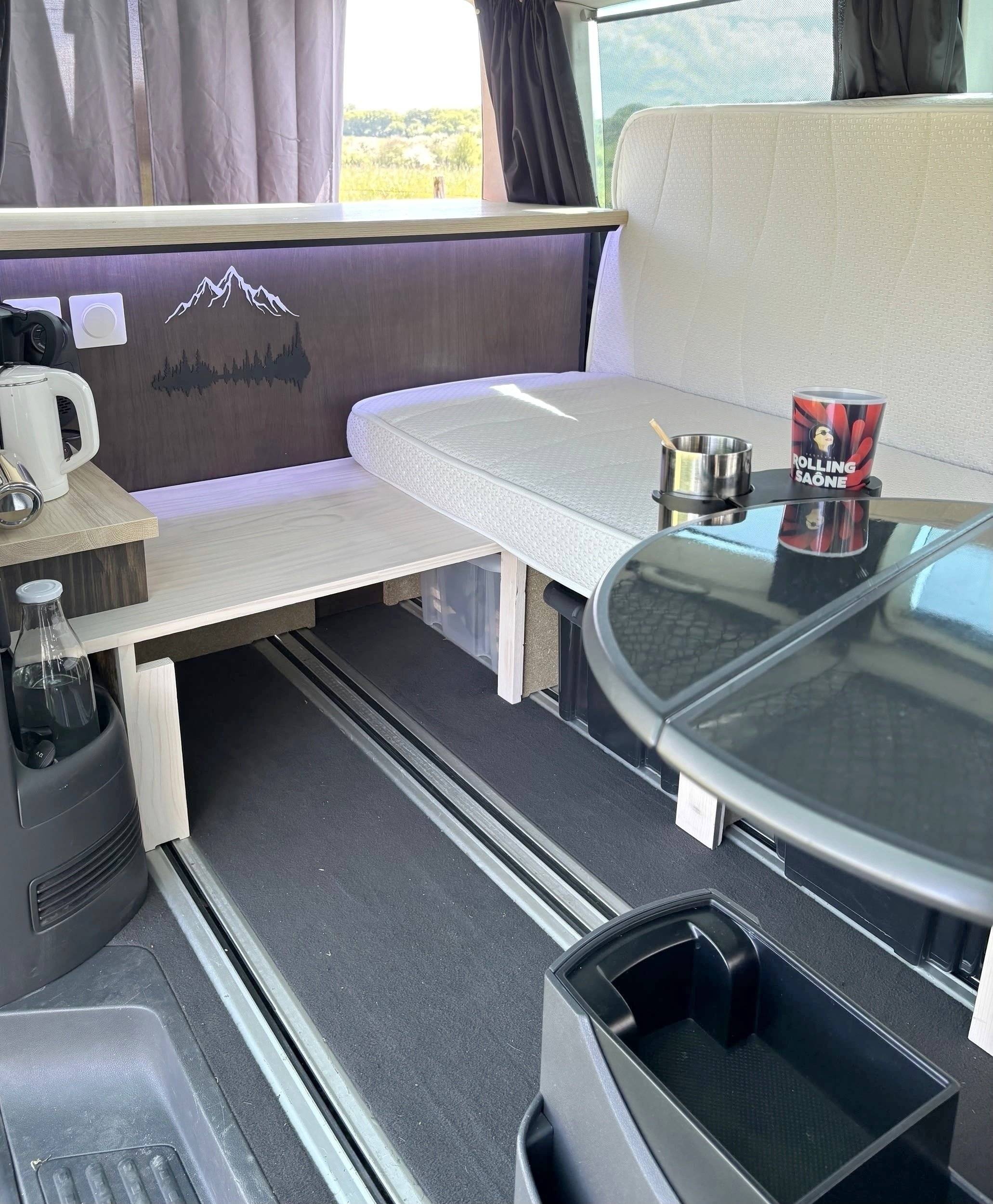 Comedor Volkswagen T5 1,9 l 102 ch - Yescapa