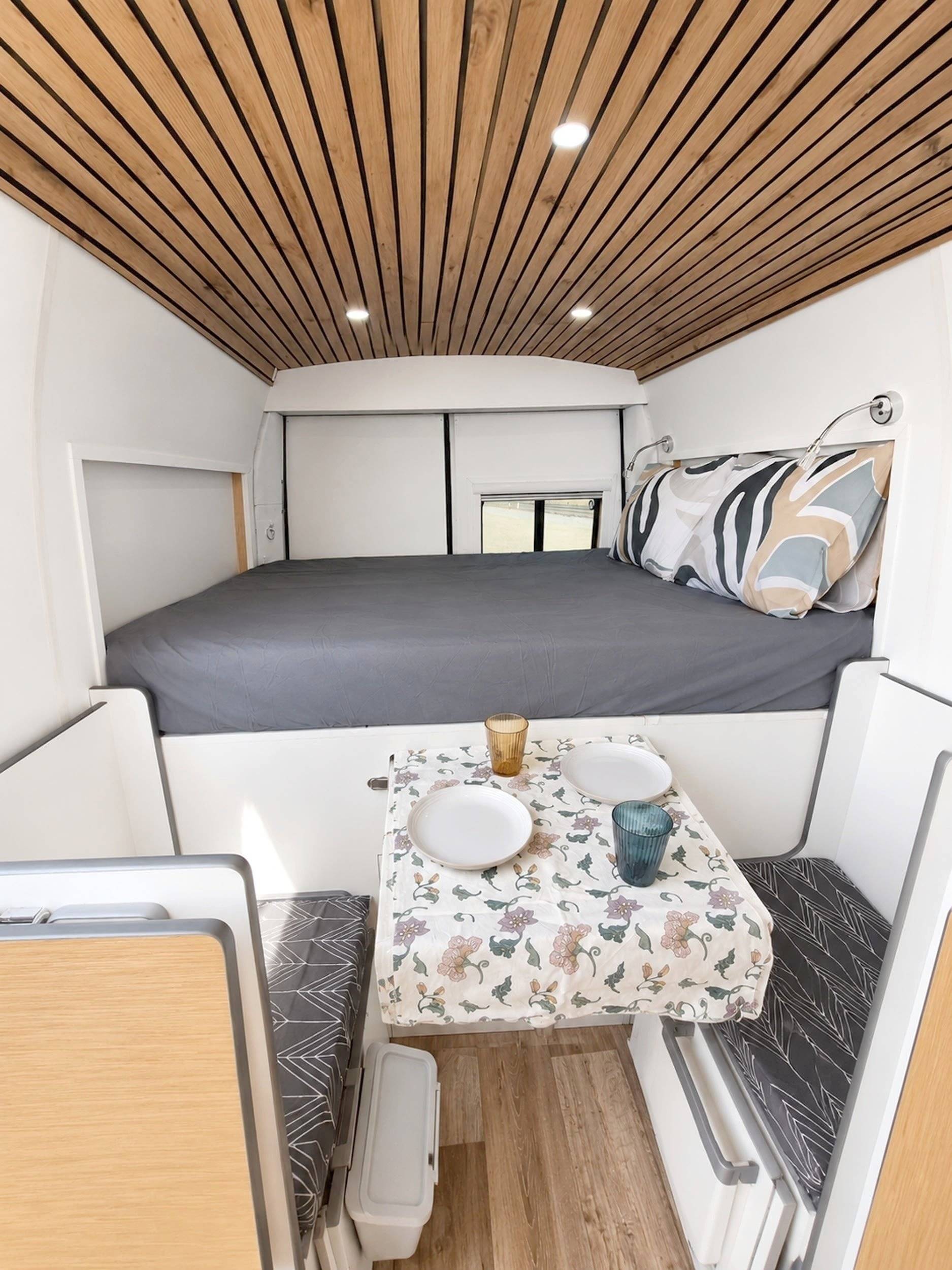 Dining Area Renault - Yescapa