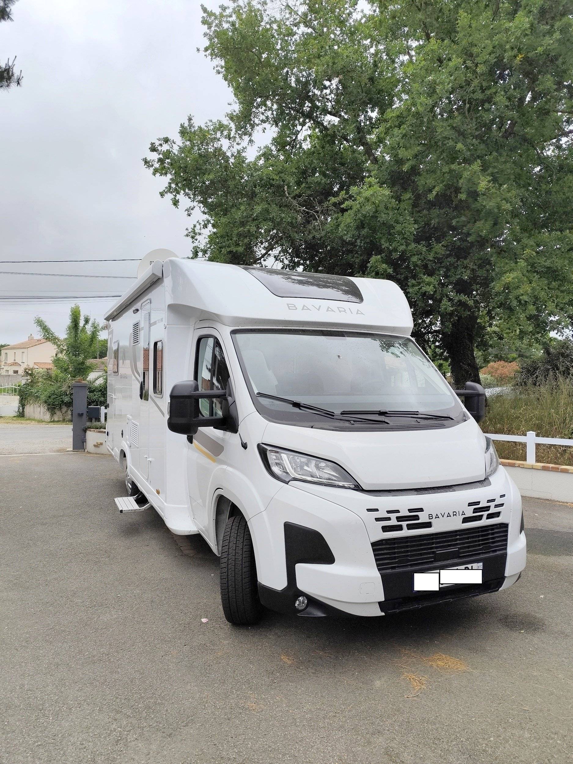 Vue avant de 3/4 Fiat Fiat Ducato 140 CV - Yescapa