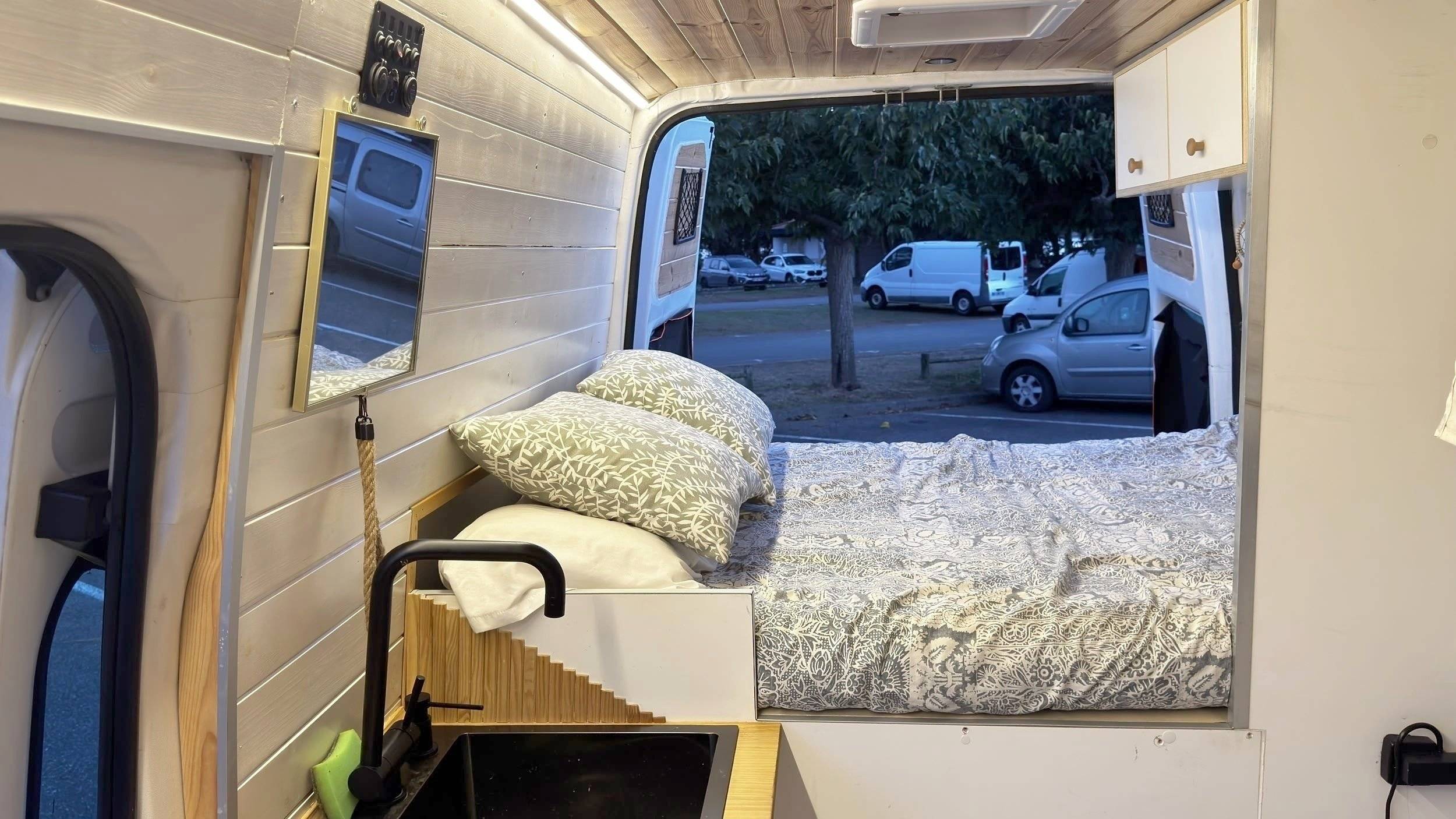 Couchages Ford FORD TRANSIT 140CV - Yescapa