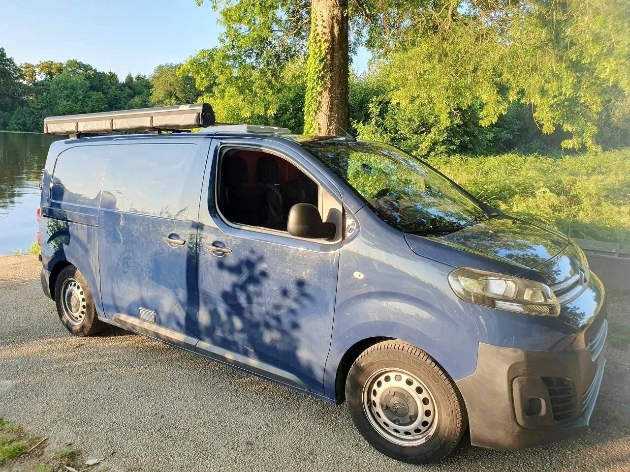 Voorkant 3/4 Citroën Citroën jumpy - Yescapa