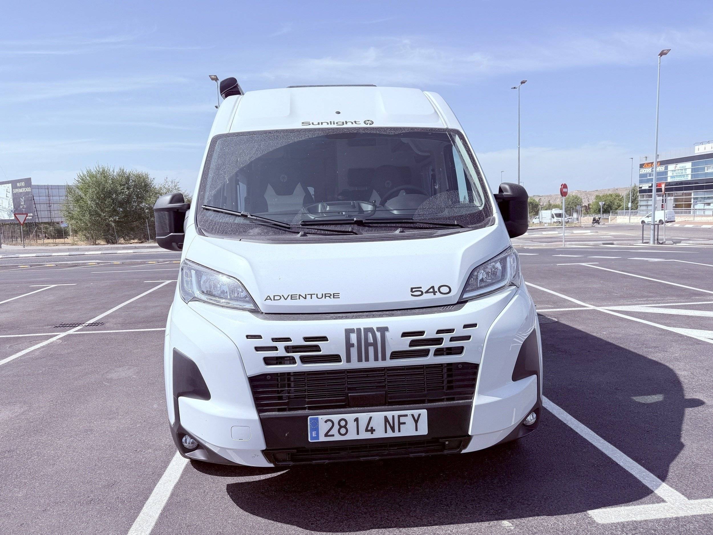 Front view from 3/4 Fiat Ducato 2,2 l 120 ch - Yescapa
