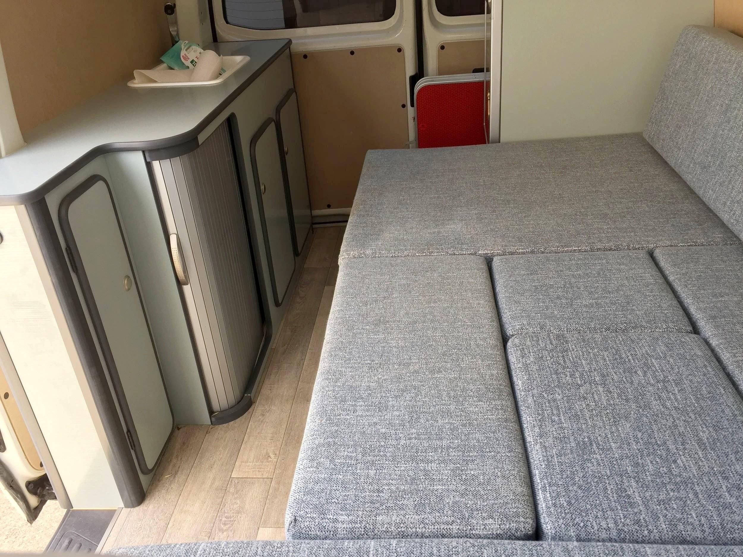 Couchages Volkswagen T5 2,0 l 102 ch - Yescapa