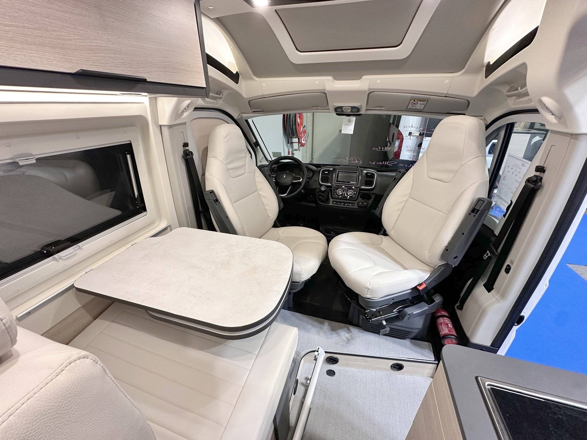 Dinette Peugeot Boxer 2,2 l hdi 130 ch - Yescapa