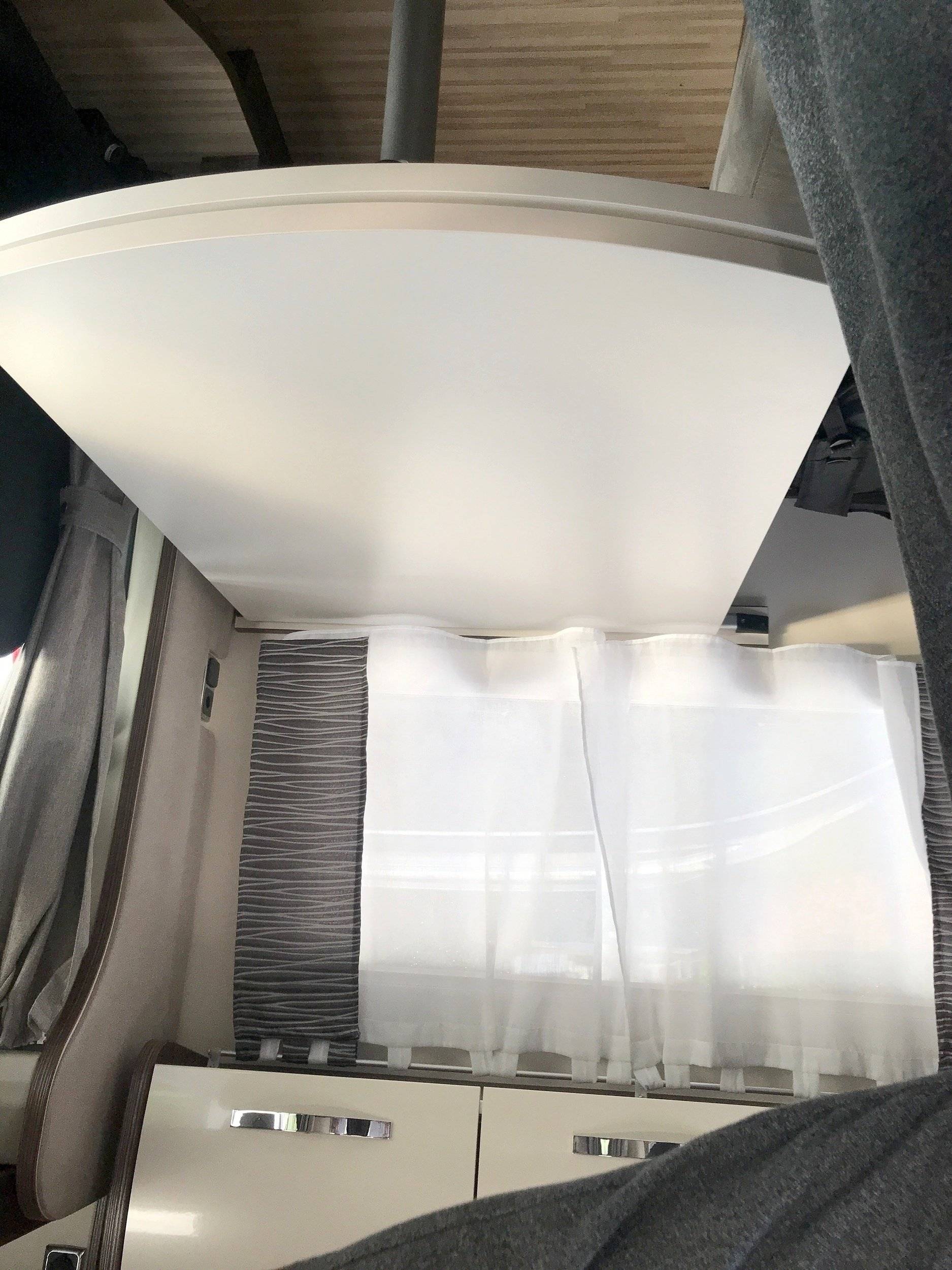 Couchages Ford Transit 2,2 l TDCi 115 ch. - Yescapa