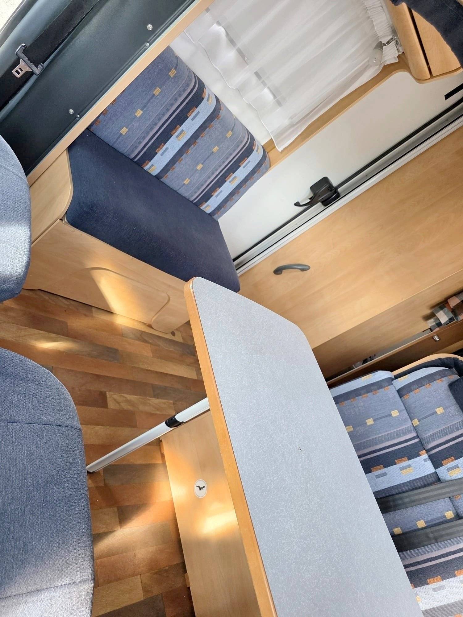 Comedor Ford Transit 2,2l TDCi 140 ch. - Yescapa