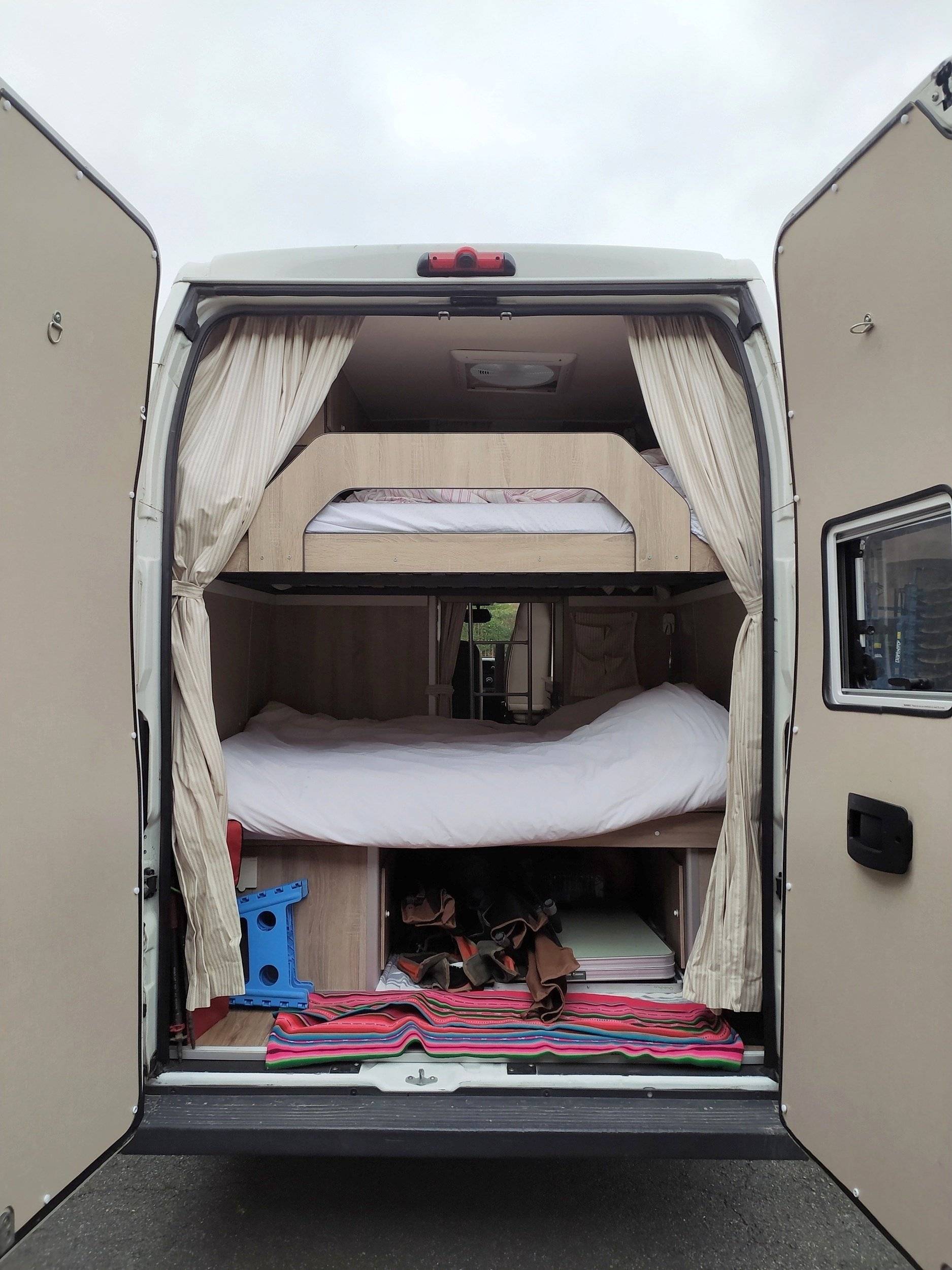 Plazas en cama Citroën Jumper - Yescapa