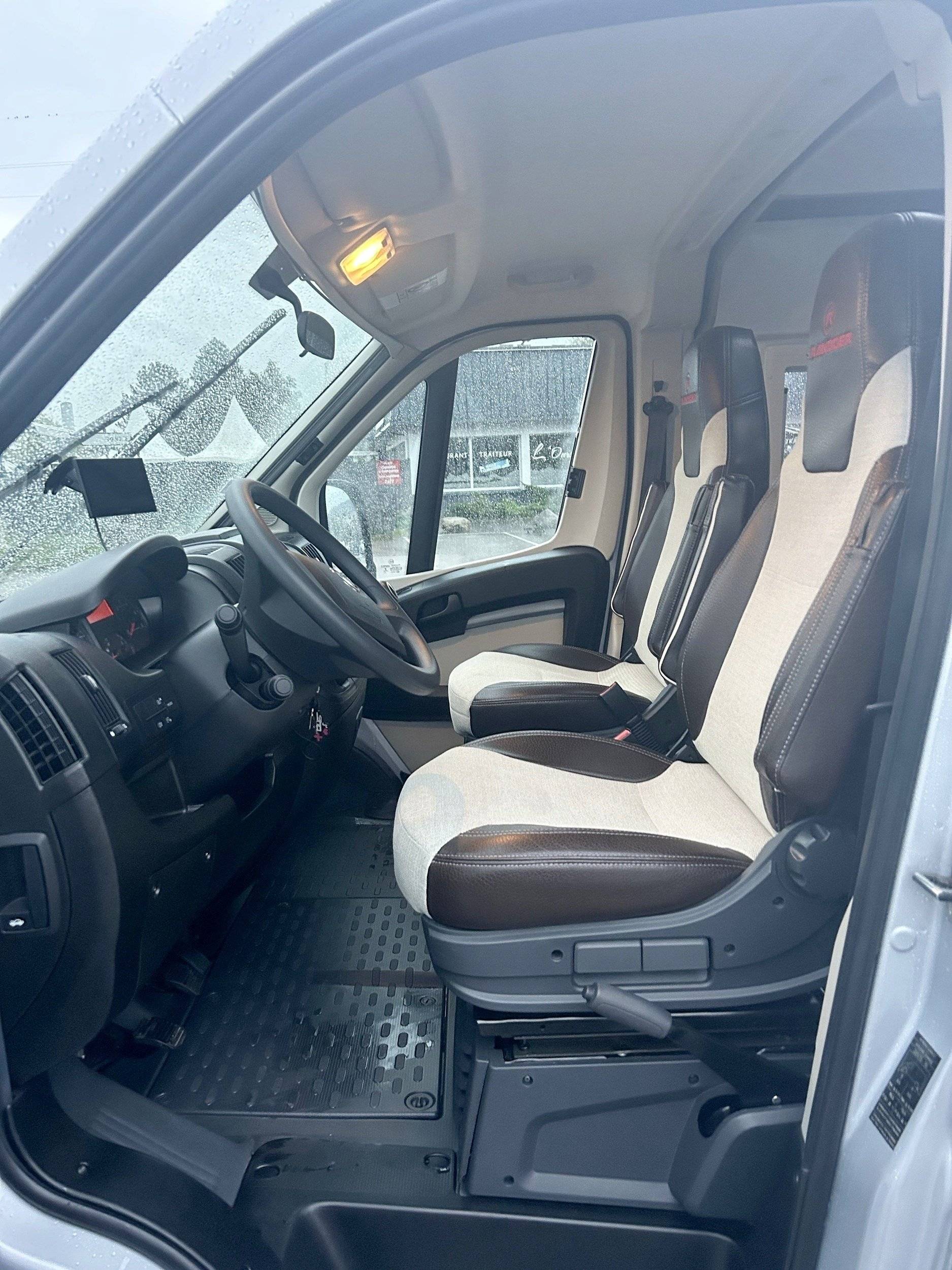 Challenger 2,3 l 130 ch