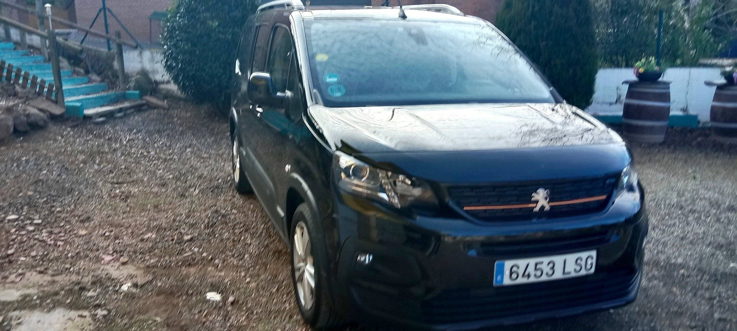 Vista de 3/4 Peugeot Peugeot - Yescapa