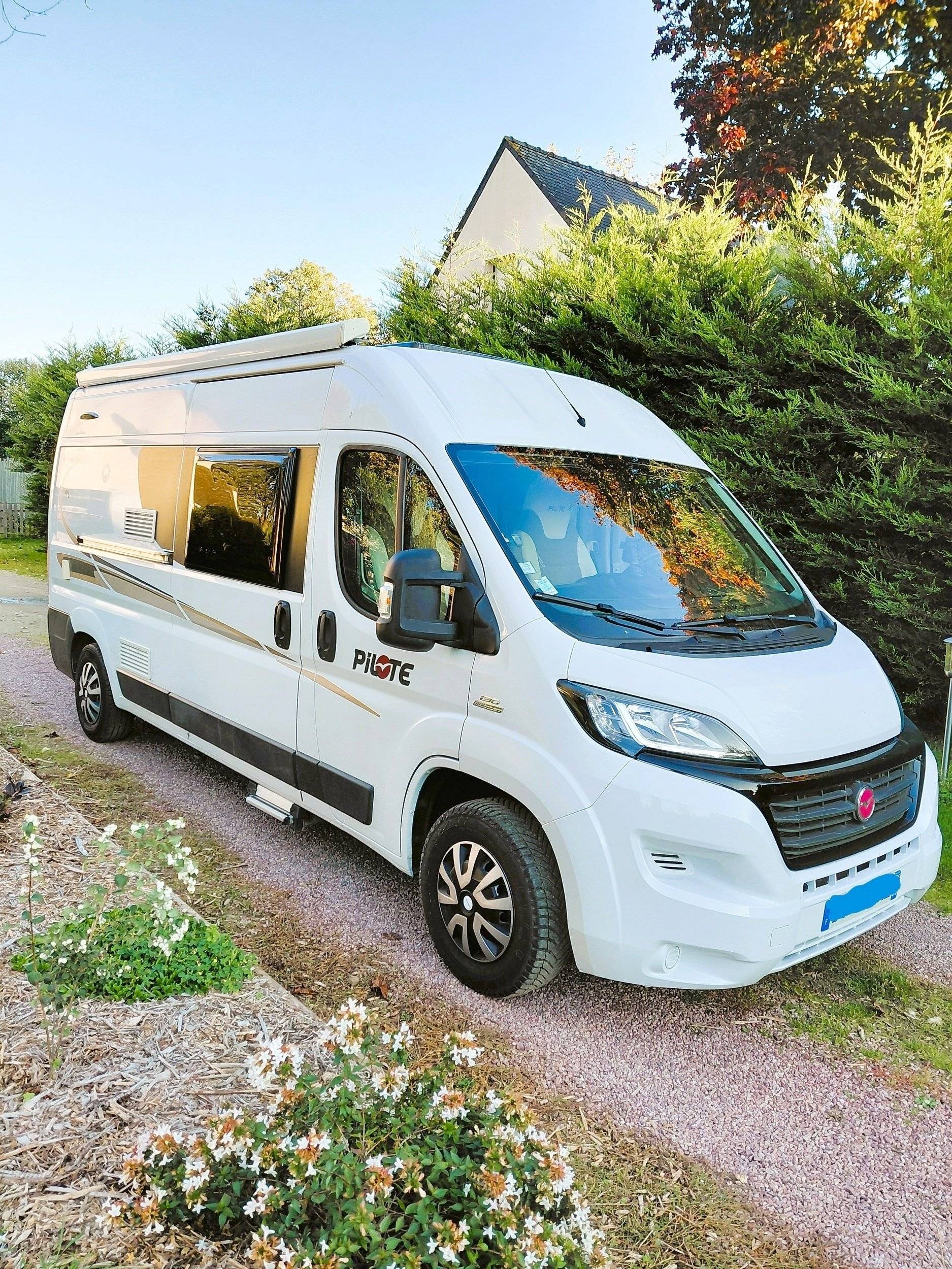 Front view from 3/4 Fiat FIAT DUCATO - Yescapa