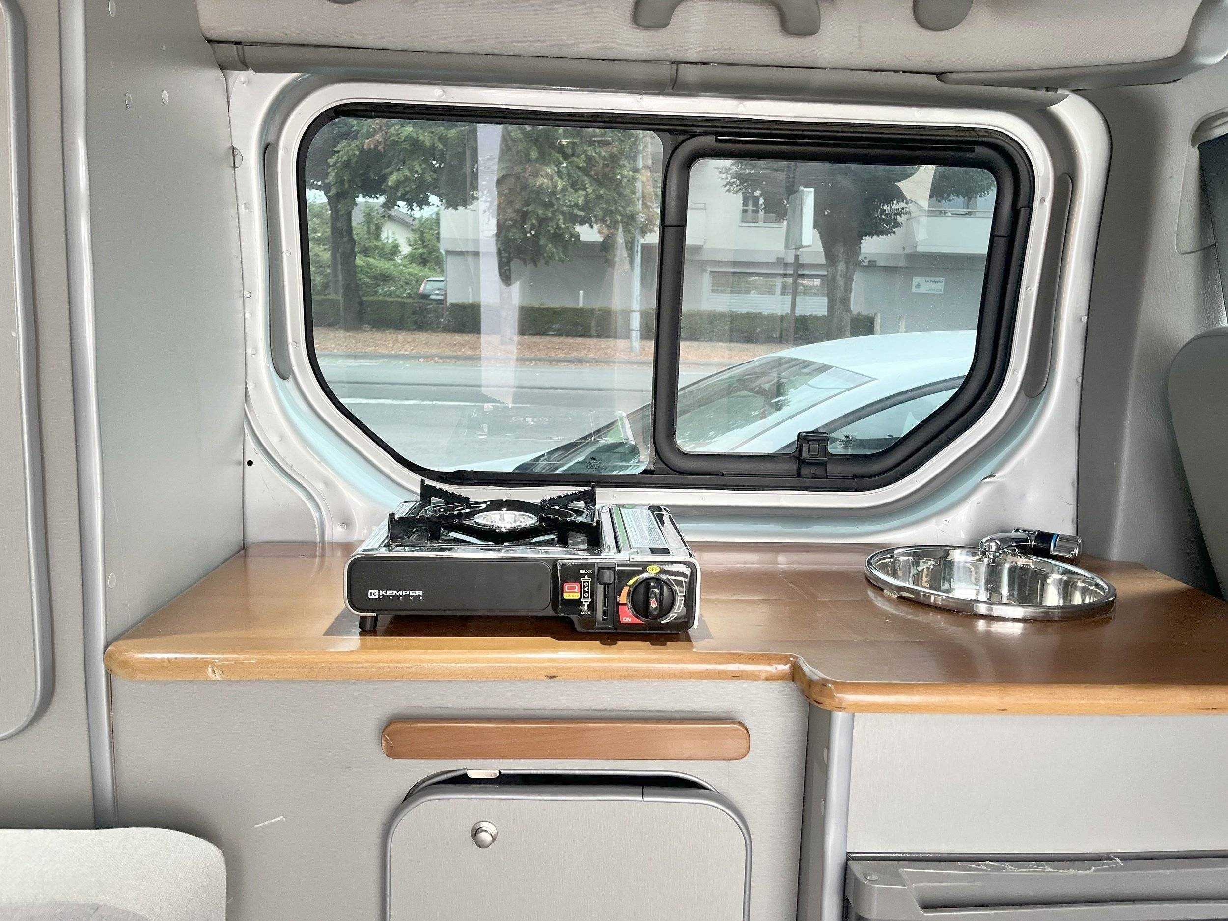 Coin cuisine Opel Vivaro 1,9 CDTI 100ch - Yescapa