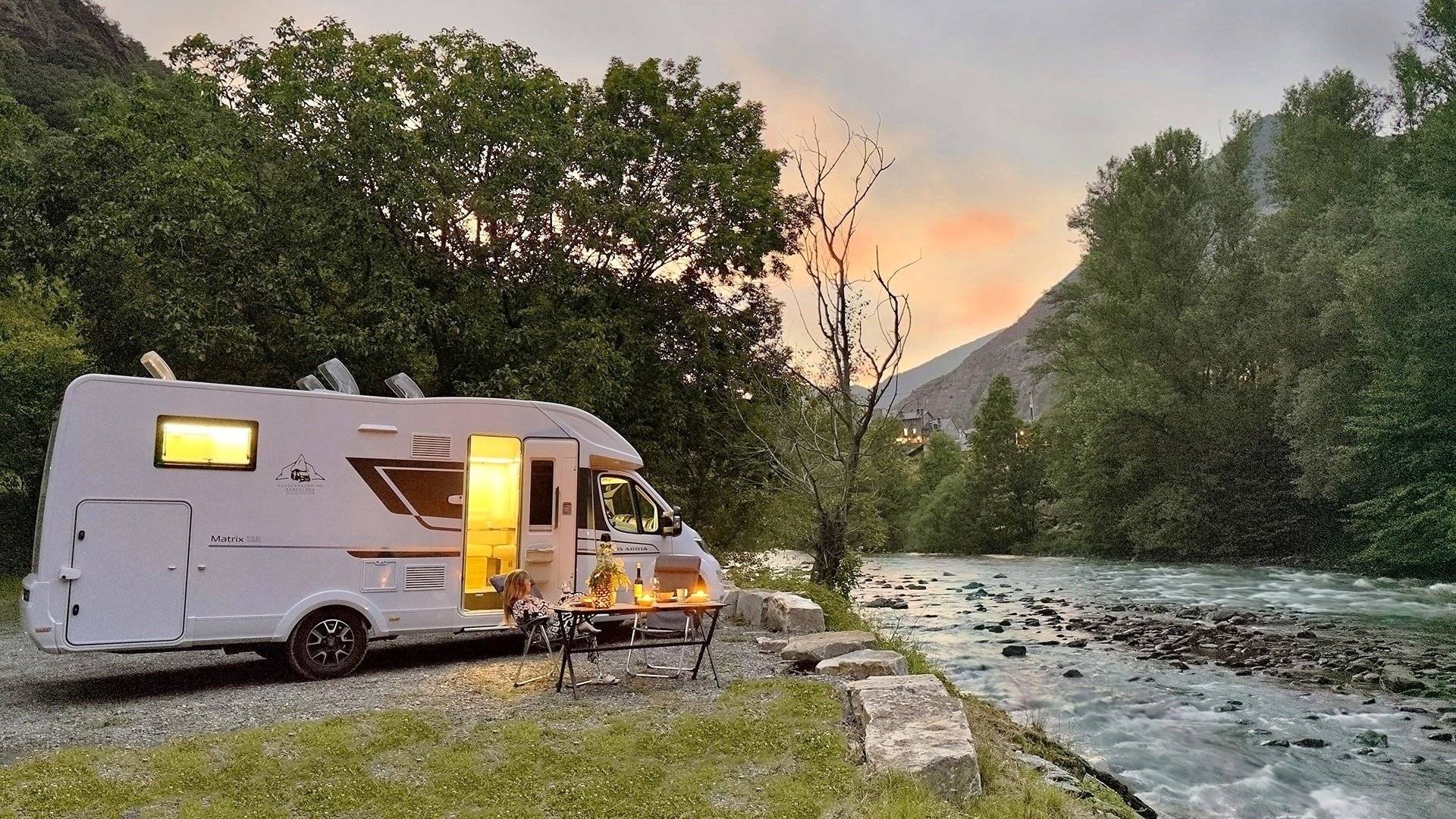 Vue avant de 3/4 Fiat Fiat Ducato 140 CV - Yescapa