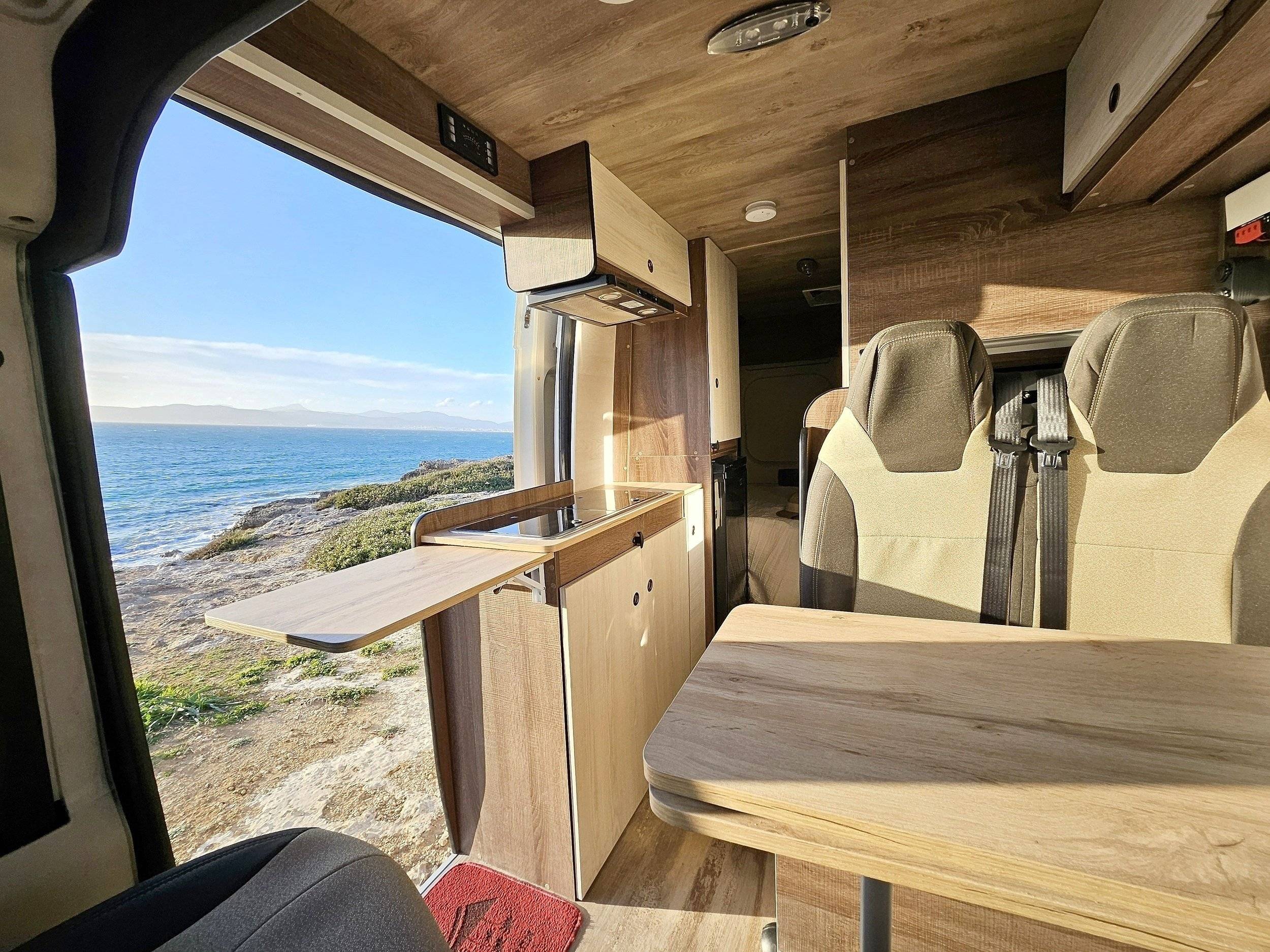 Dinette Peugeot Boxer 3,0 HDI 160 ch - Yescapa
