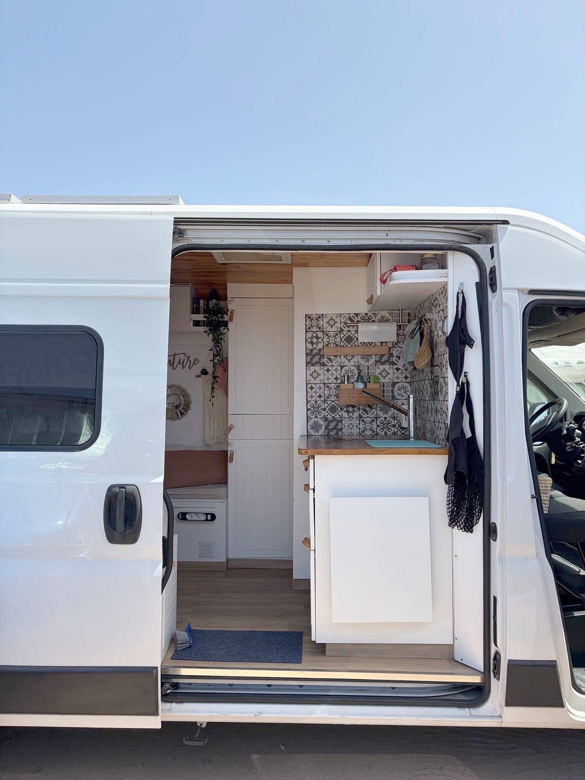 Front view from 3/4 Fiat - Yescapa