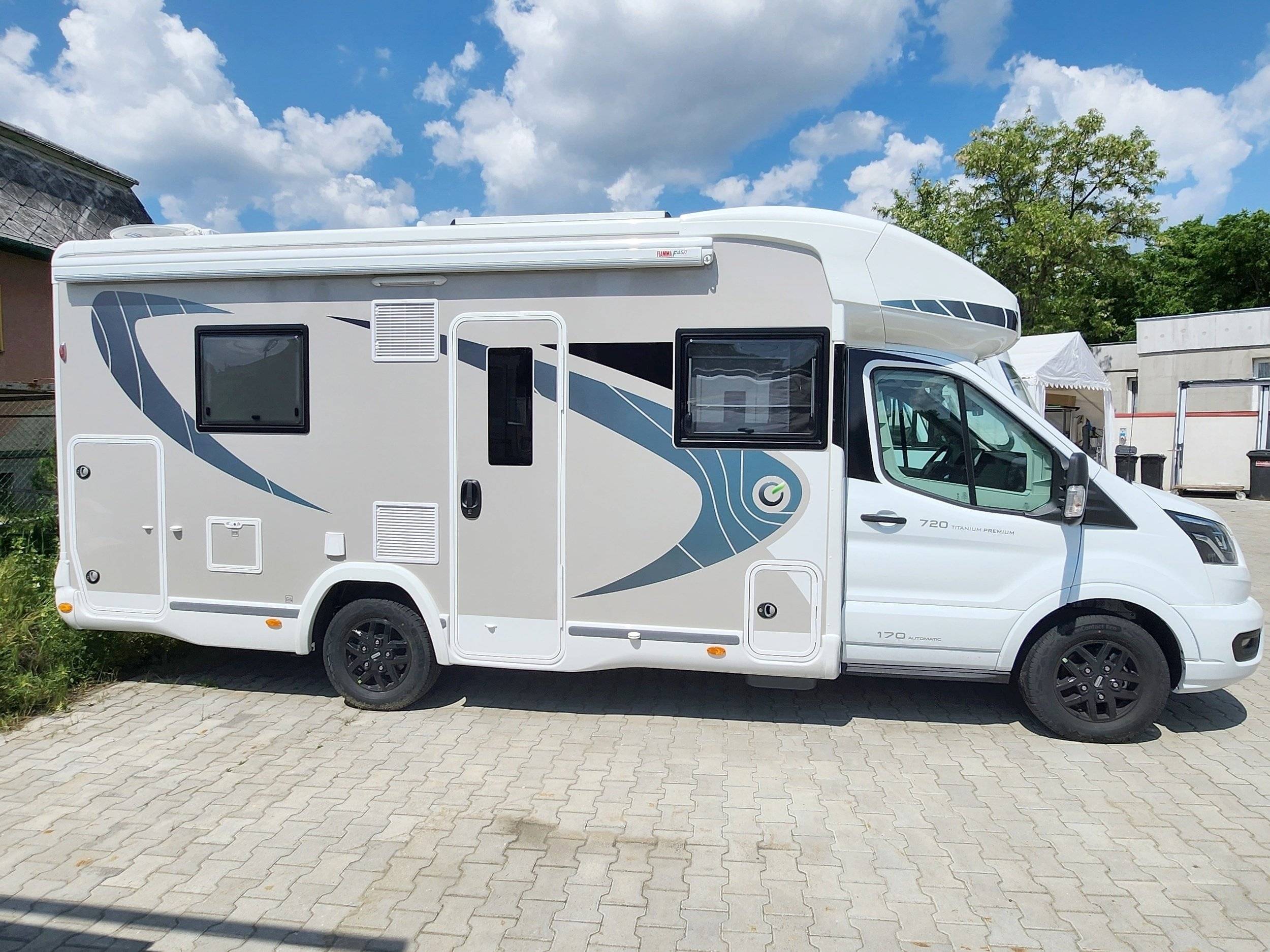 Front view from 3/4 Ford Transit - Yescapa