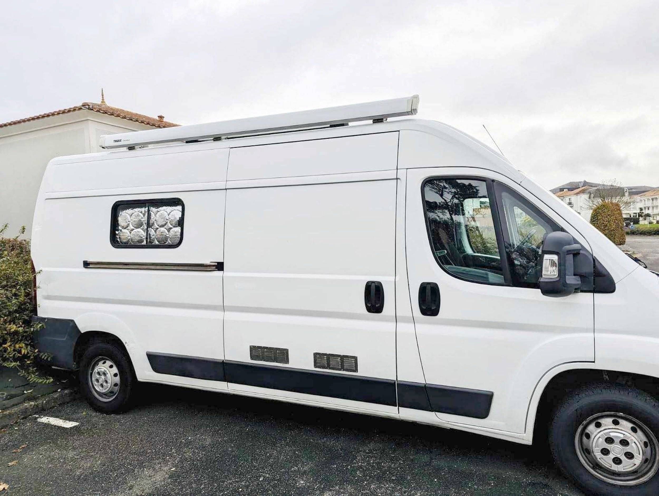 Voorkant 3/4 Fiat Ducato 120 Multijet - Yescapa