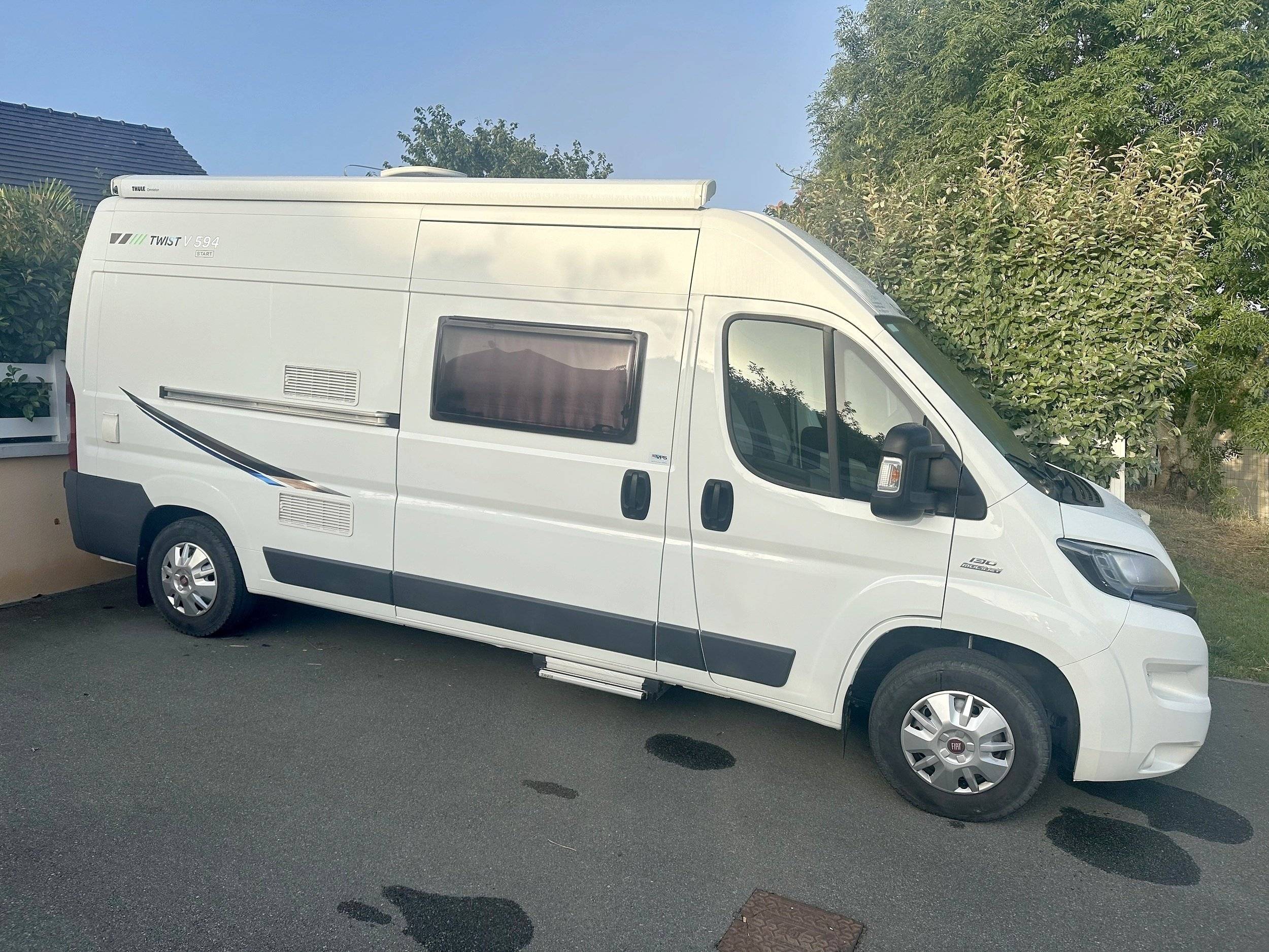 Vue avant de 3/4 Fiat 2,3 l 130 ch. - Yescapa