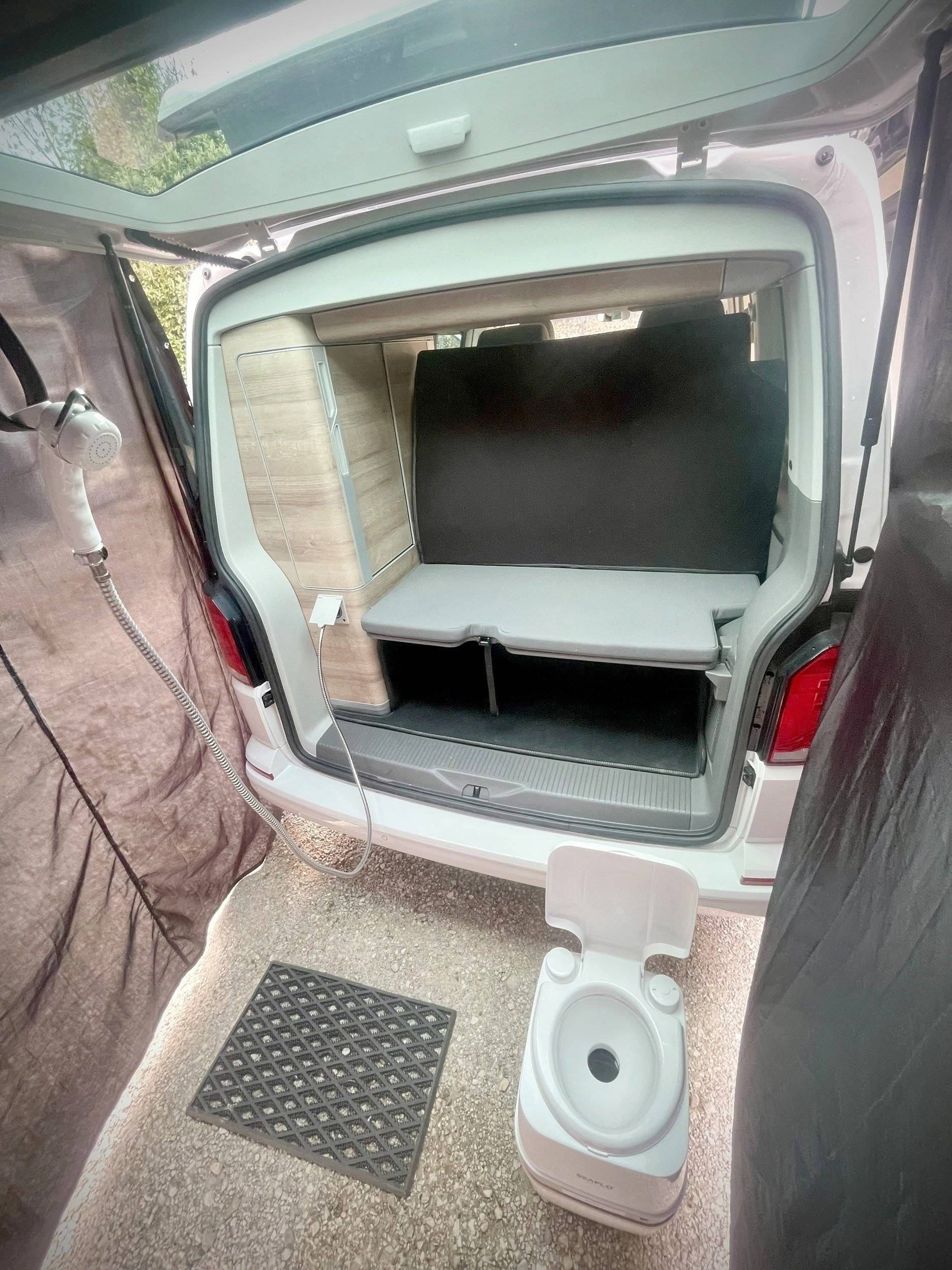 Volkswagen T6 California Coast