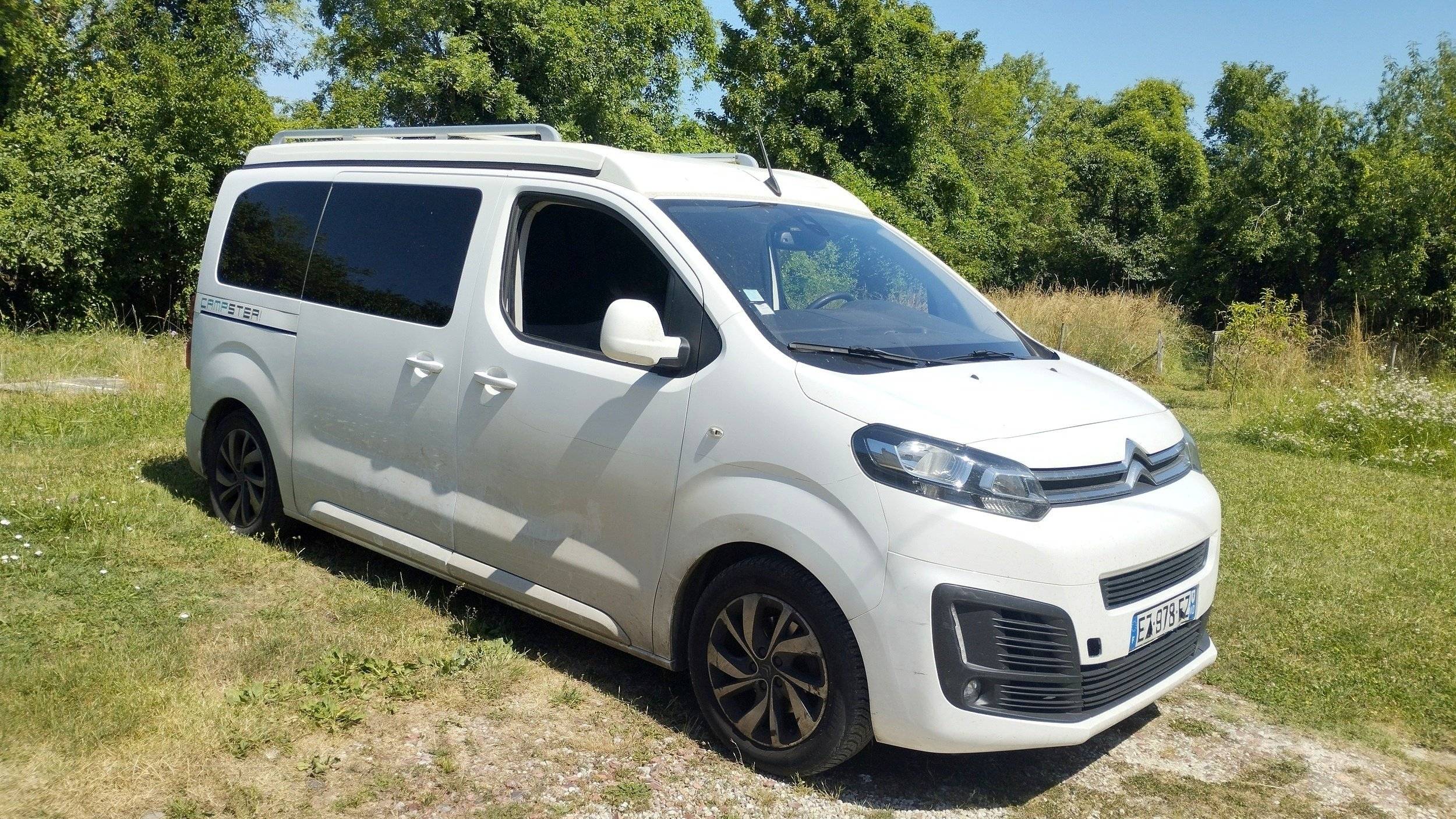 Front view from 3/4 Citroën - Yescapa