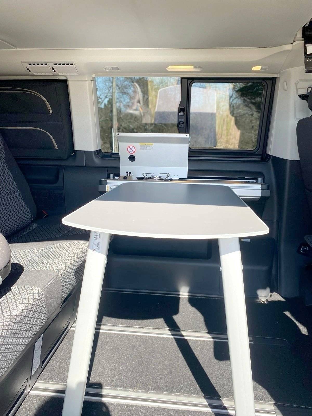 Dinette Volkswagen VOLKSWAGEN CALIFORNIA - Yescapa