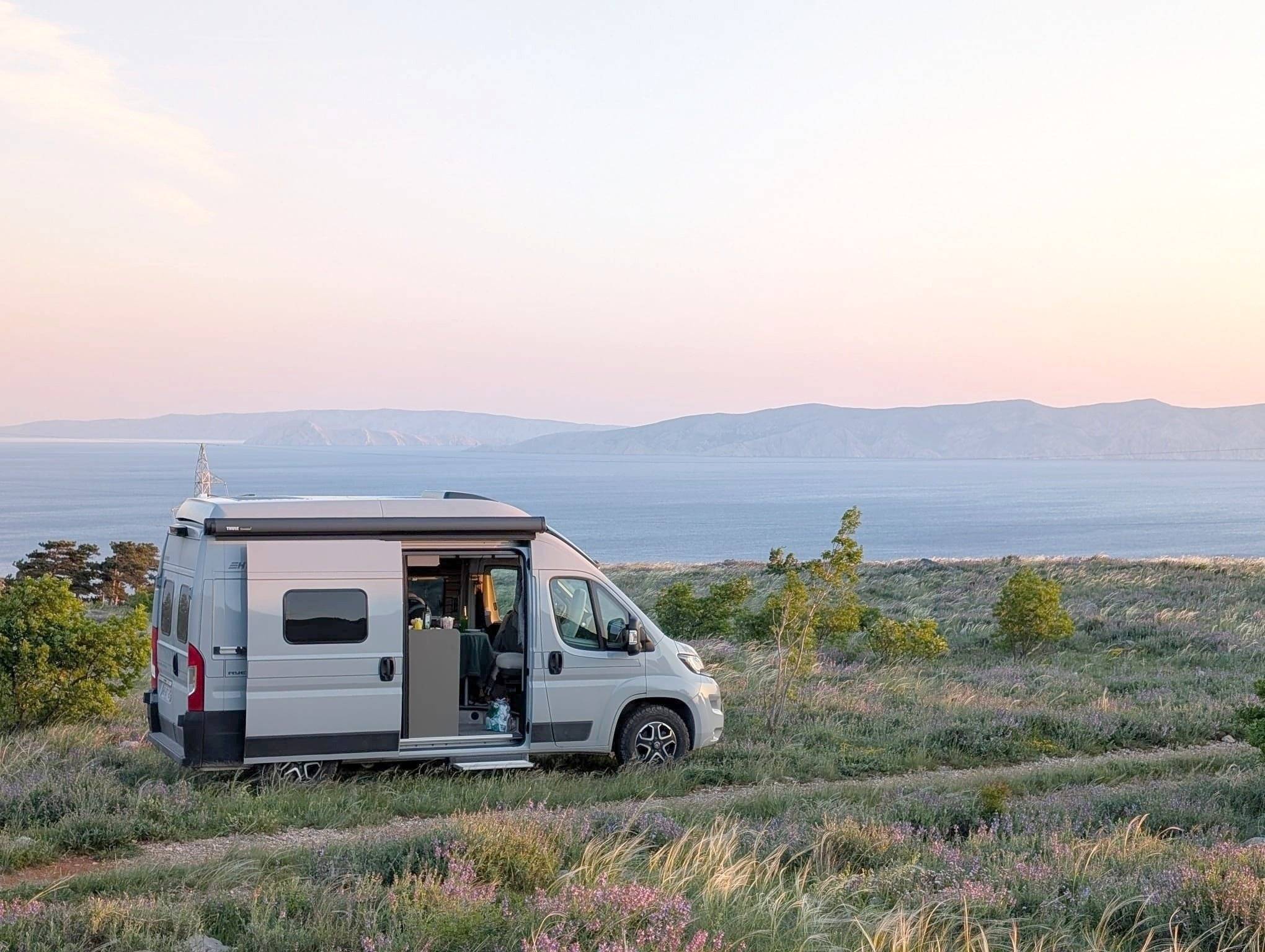 schräge Vorderansicht Fiat Ducato 2,3 l Multijet 140 - Yescapa