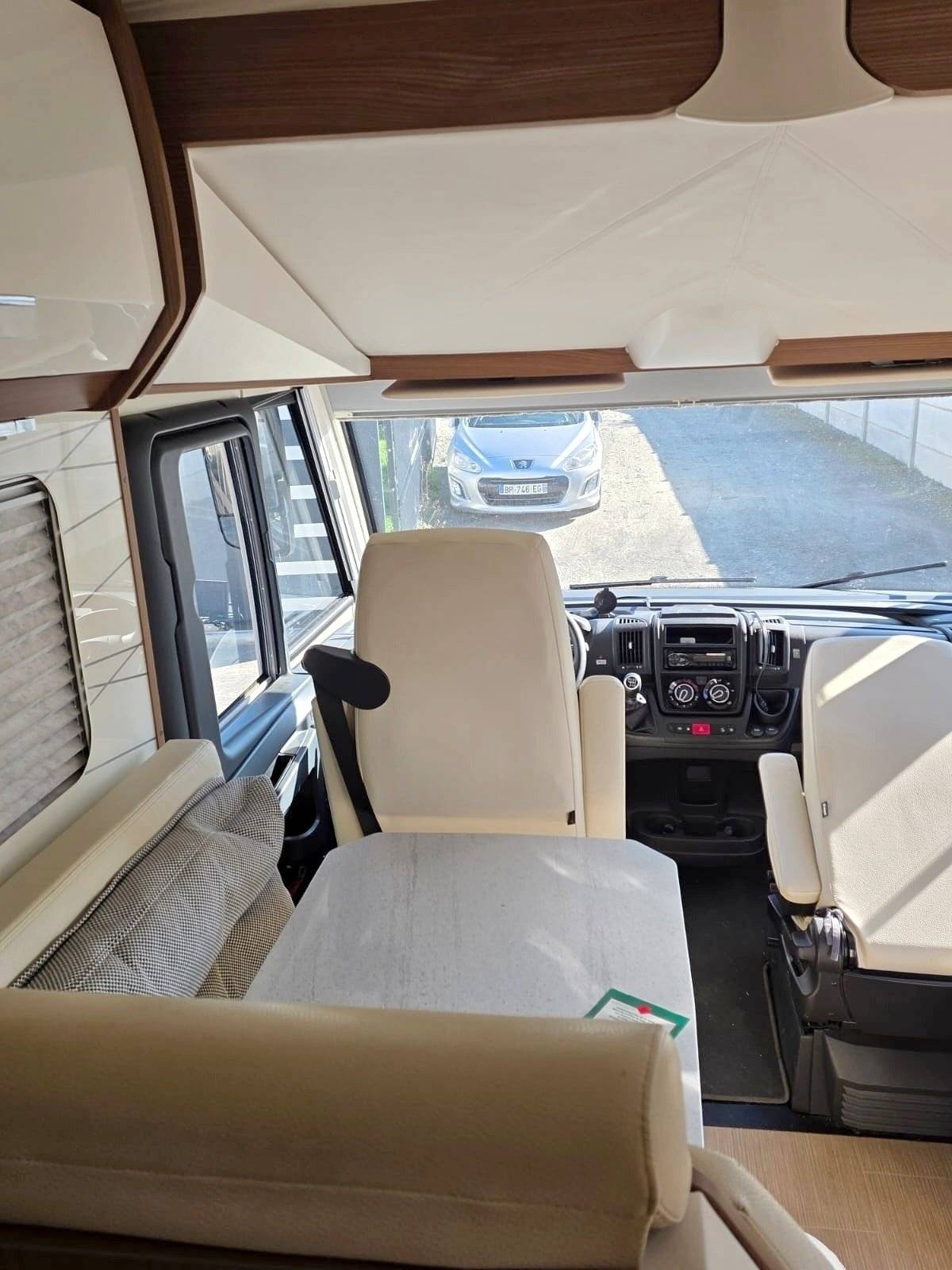 Área de jantar Fiat Fiat ducato - Yescapa