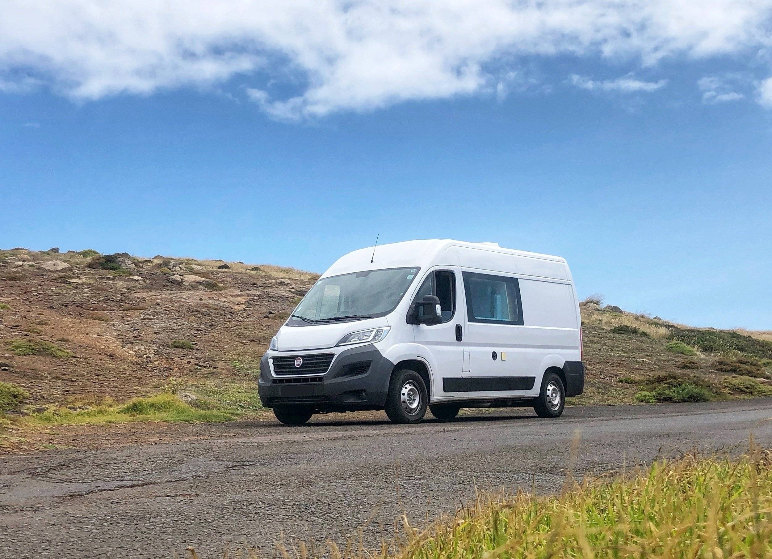 Vista del vehicle angle davanter Fiat Ducato 2,0 l Multijet 100 ch. - Yescapa