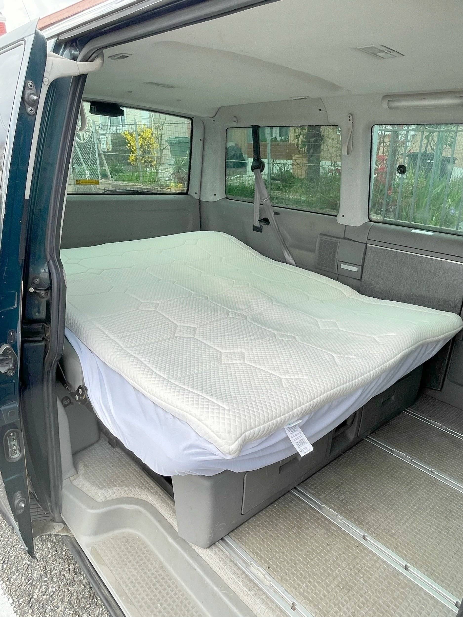 Plazas en cama Volkswagen Transporter T4 Multivan - Yescapa