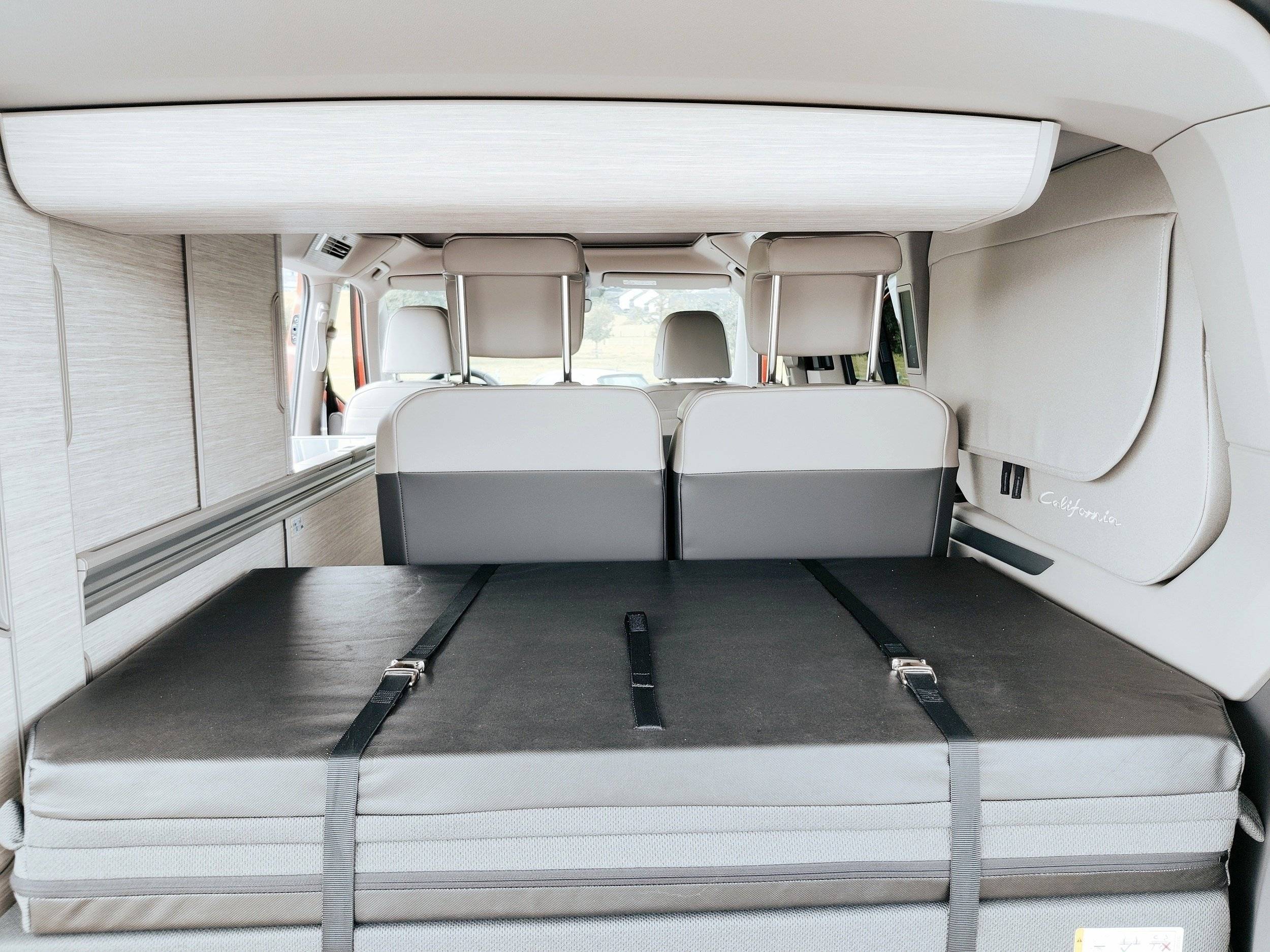 Volkswagen T7 New California Ocean PHEV 4M