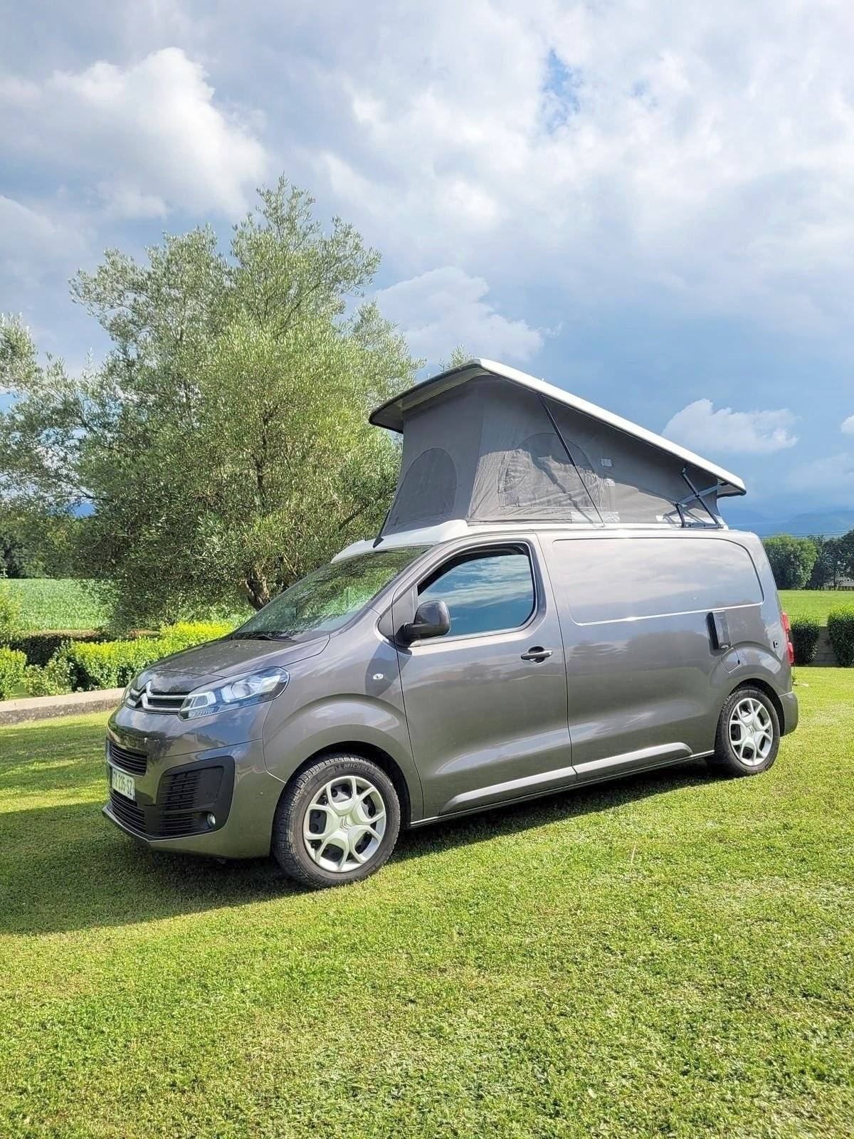 Vista de 3/4 Citroën Citroën jumpy - Yescapa