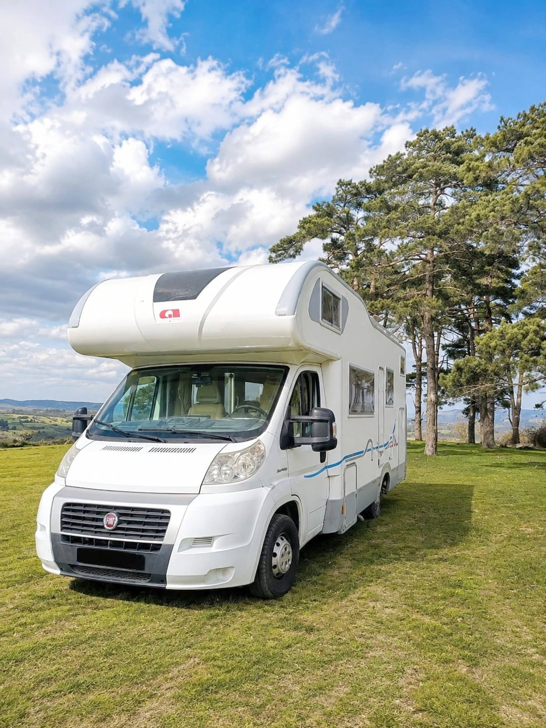 schräge Vorderansicht Fiat Ducato 2,3 l Multijet 130 ch. - Yescapa