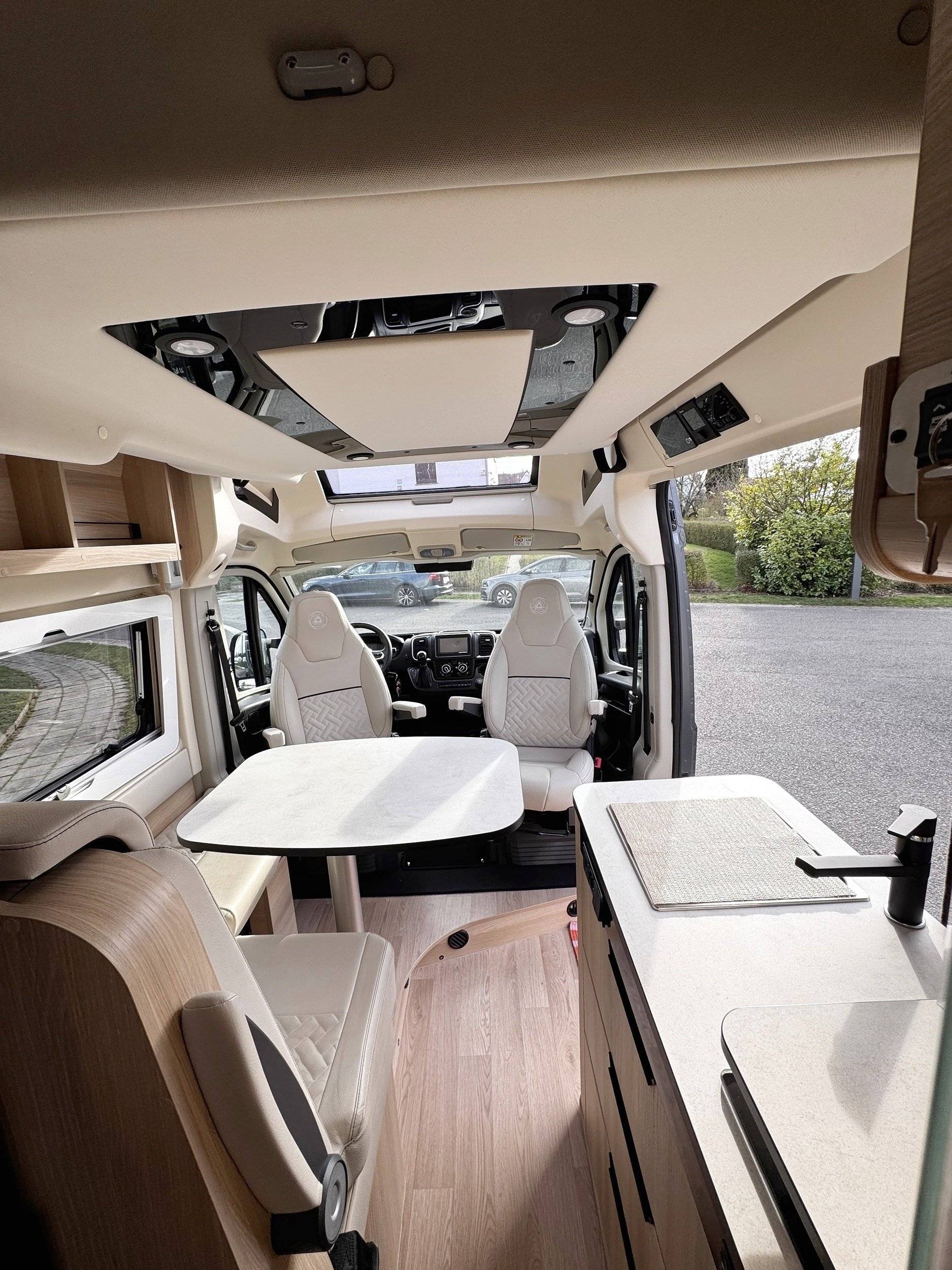 Coin repas Fiat 35 light 2,4 l 140 ch. - Yescapa