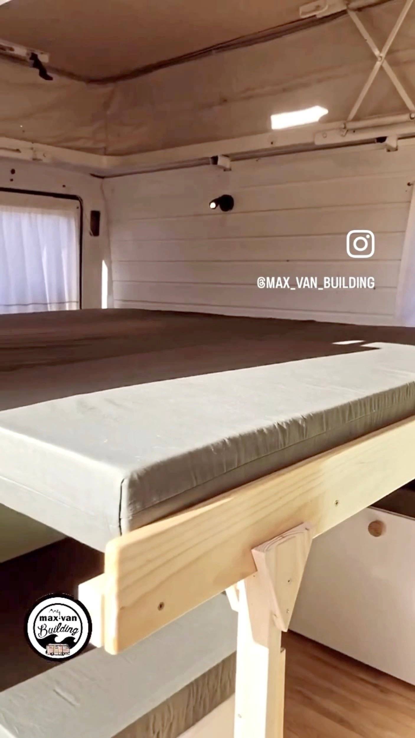 Couchages Mercedes mb100 - Yescapa