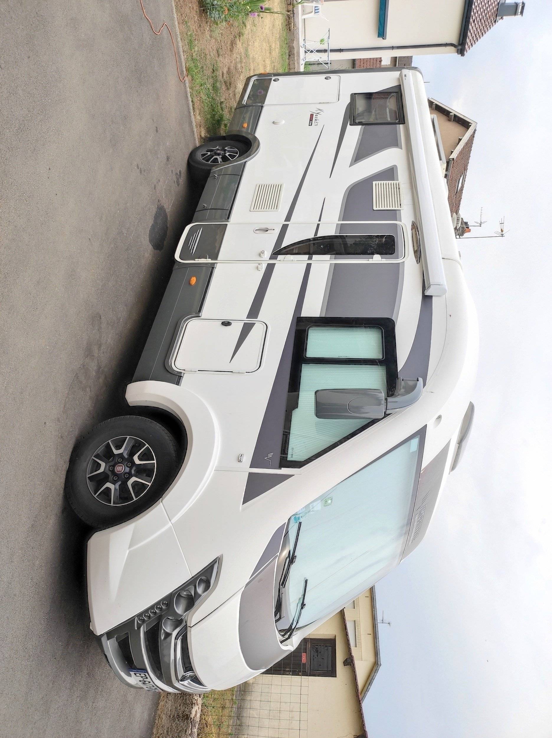 schräge Vorderansicht Fiat Fiat Multijet 2   2,3 L   150 CV - Yescapa