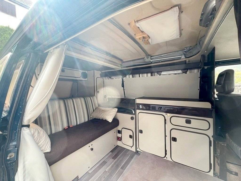 Dining Area Volkswagen T3 Joker Westfalia - Yescapa