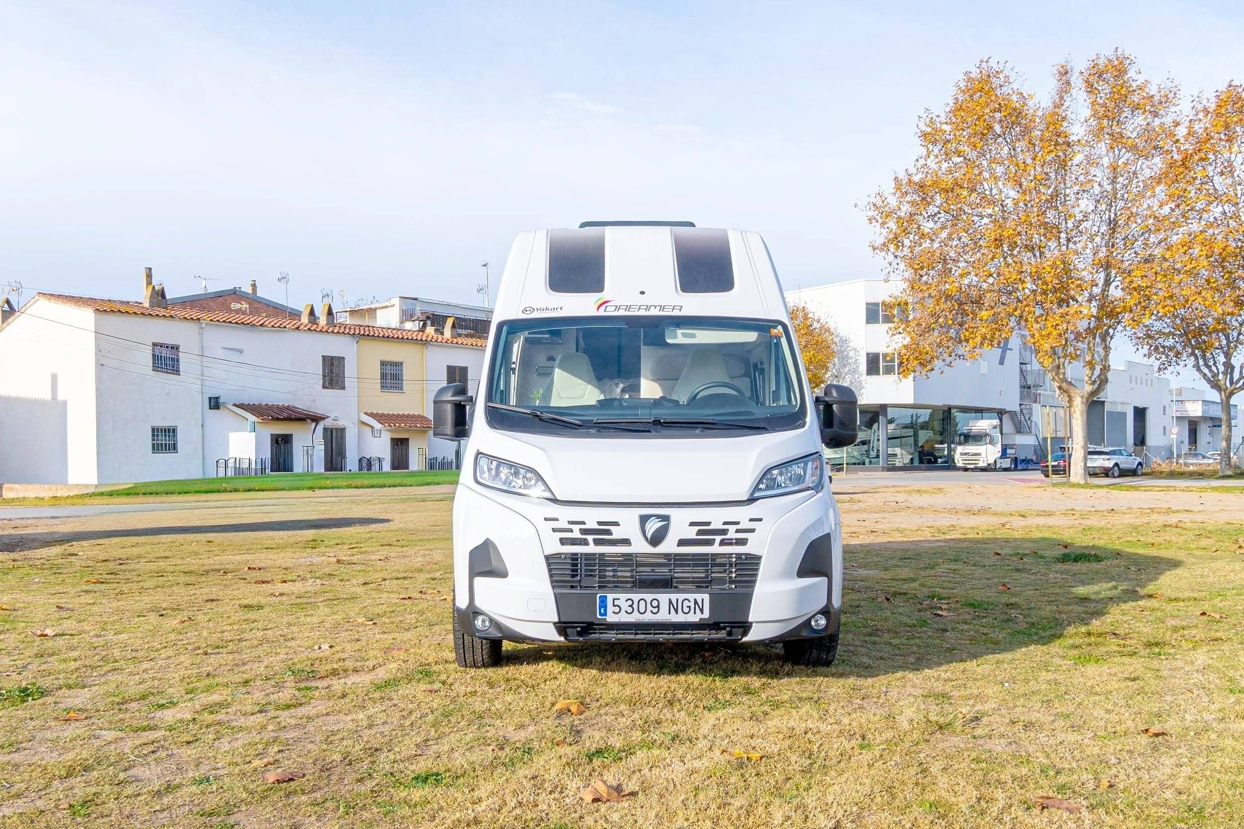 Vista del vehicle angle davanter Fiat - Yescapa