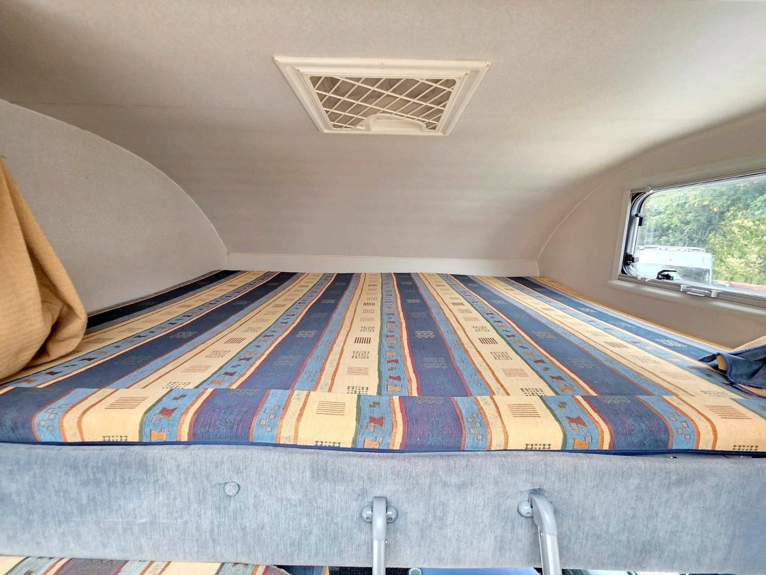 Berth Fiat Ducato 2.8 jtd - Yescapa