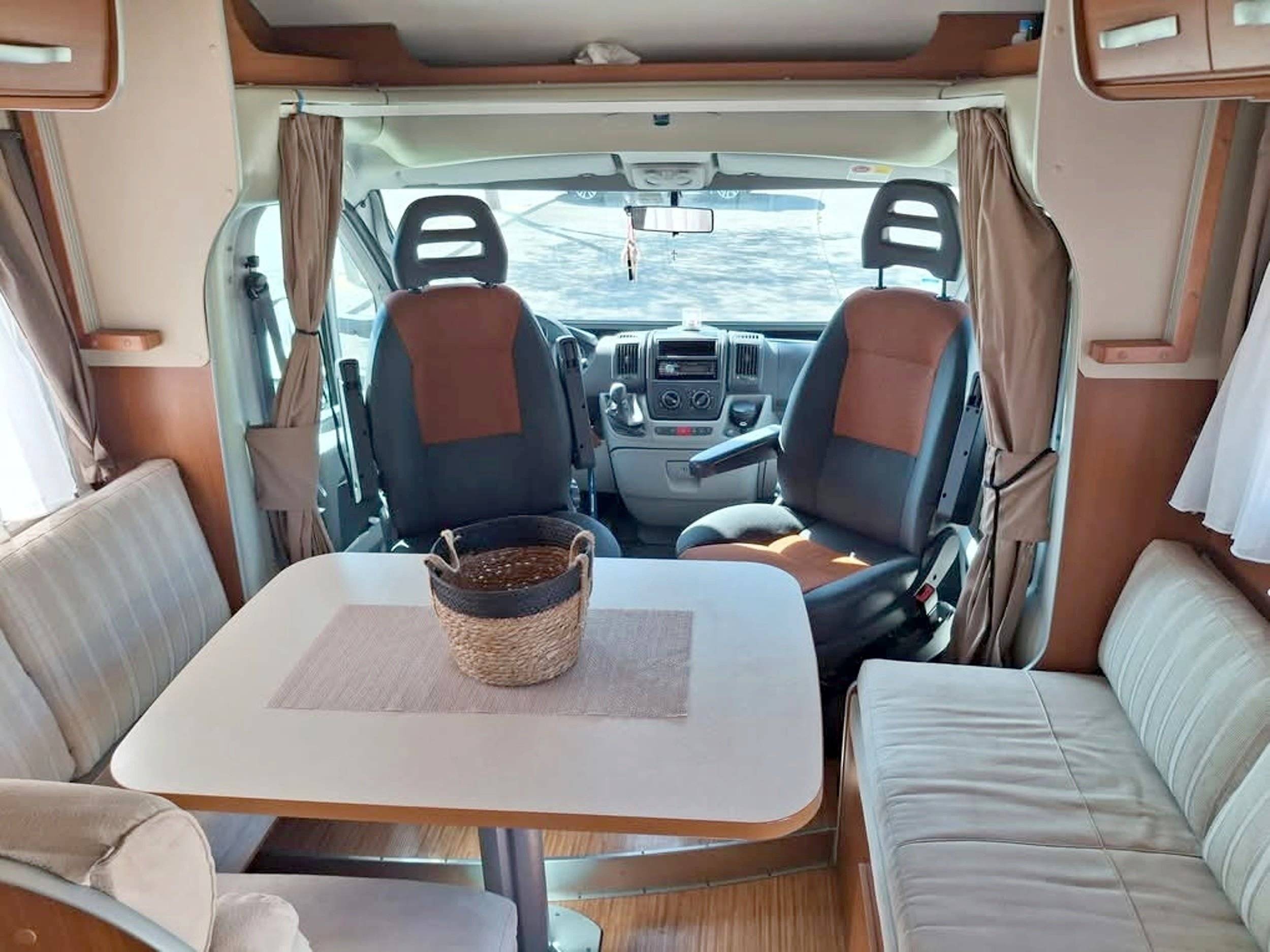 Menjador Fiat Ducato 2.3l 130CV - Yescapa