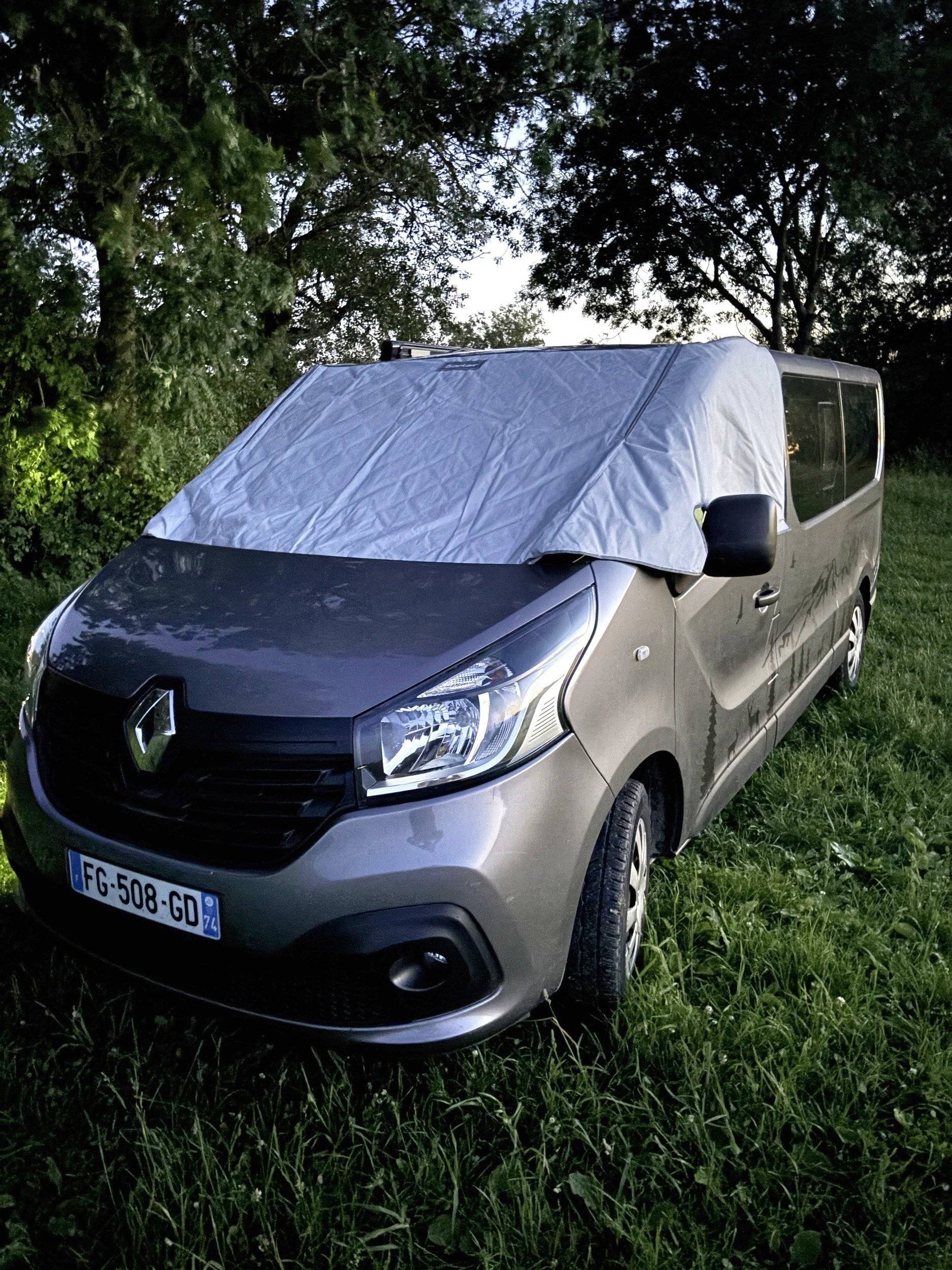 Vue avant de 3/4 Renault Trafic III Confort 1,6 l 115 ch - Yescapa