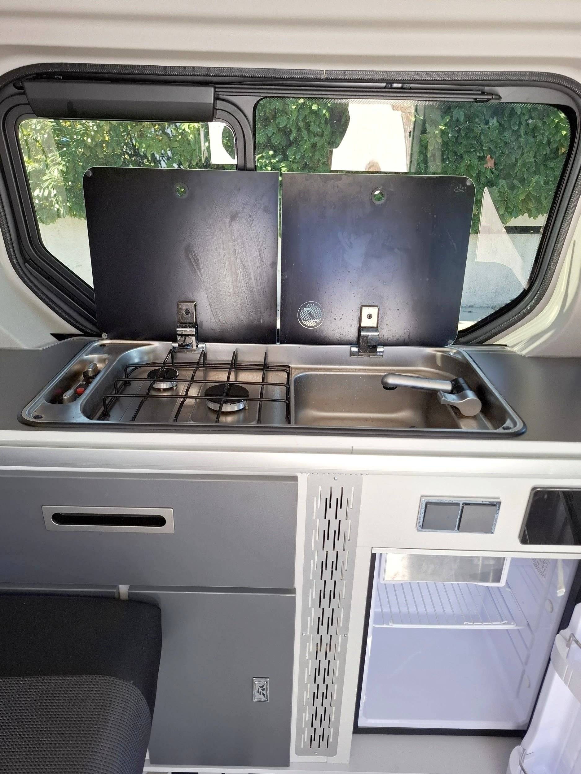 Dining Area Renault 2,0l DCI 145Cv - Yescapa