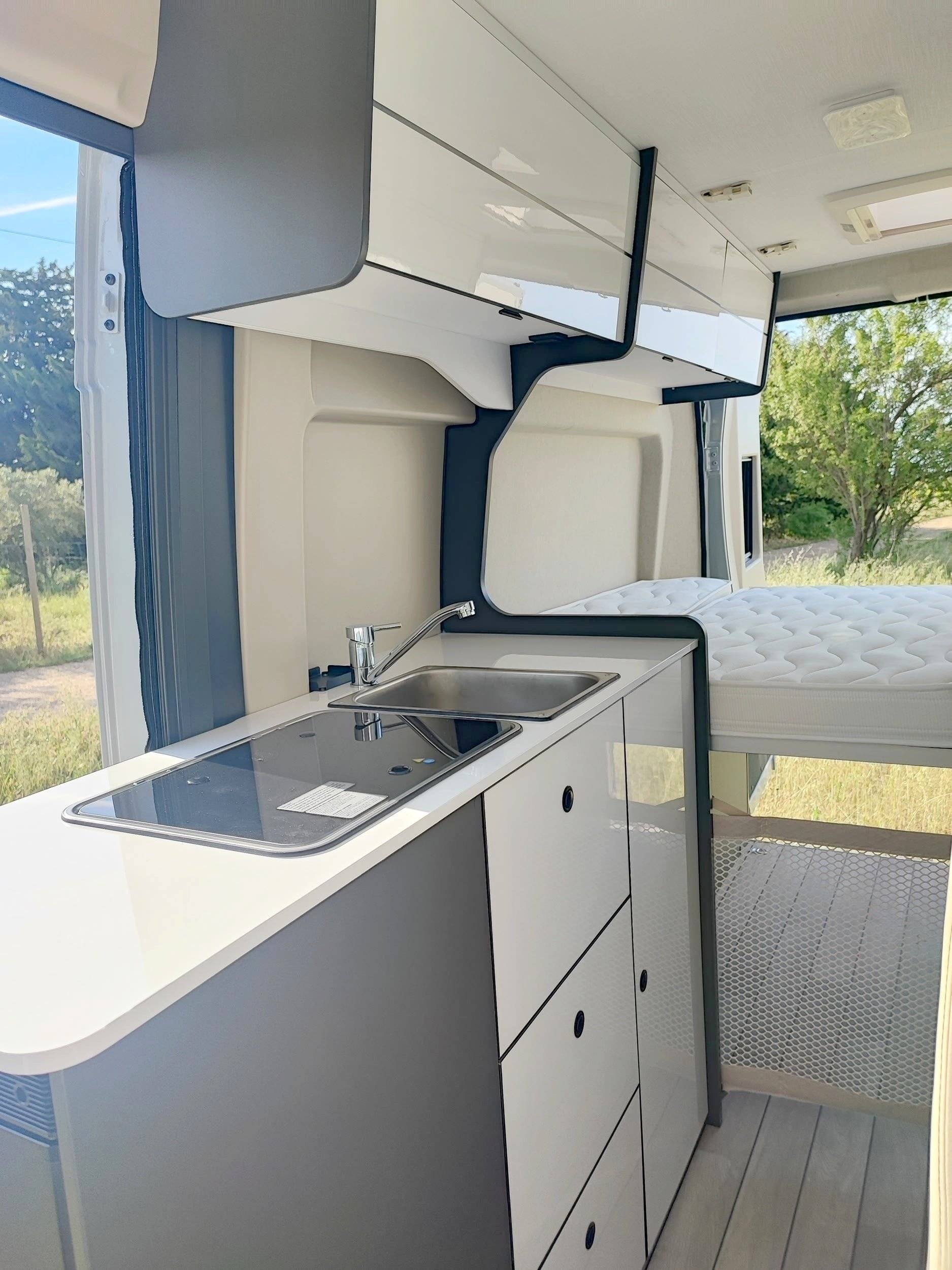 Mclouis Van 3 Luxe Edtion