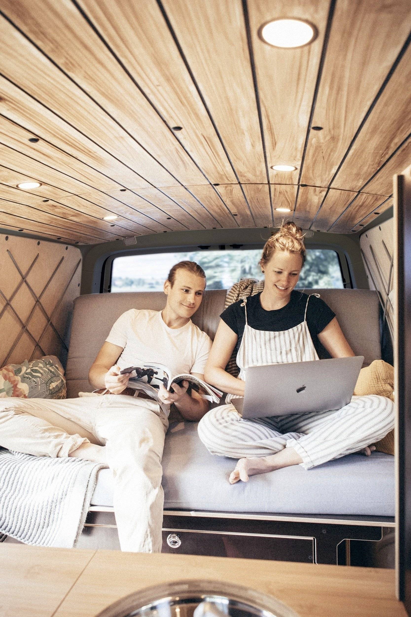 BarefootVans Volkswagen Transporter T5