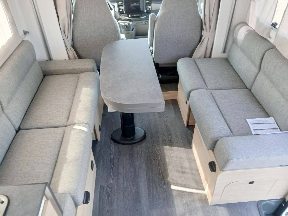 Dining Area Ford Transit 2,0 l 130 ch - Yescapa