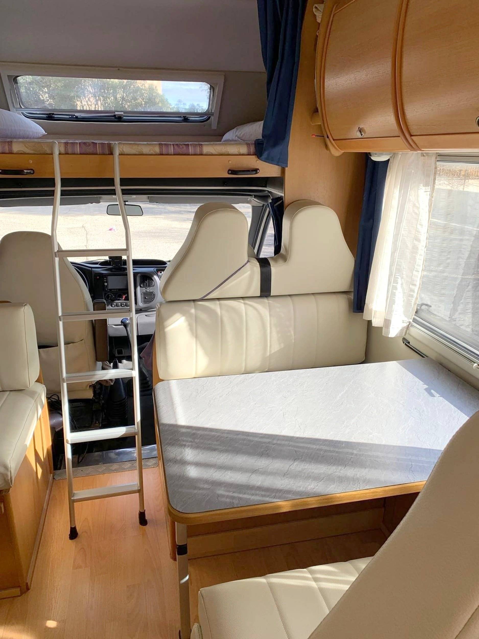 Comedor Ford Transit 2,4 l 140 ch - Yescapa