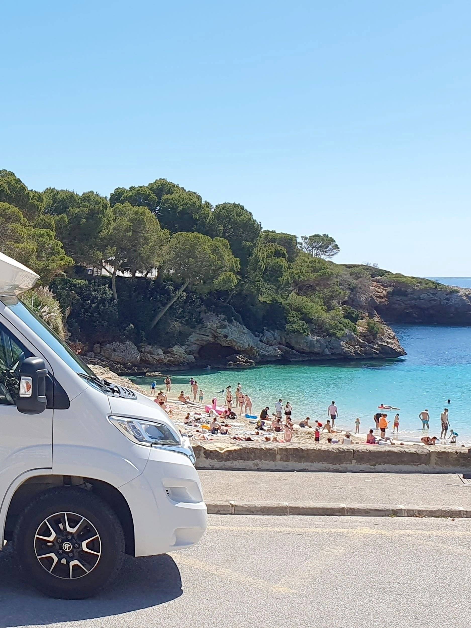 Vista del vehicle angle davanter Citroën Citroen Jumper 2,2 l Blue HDi 165PS - Yescapa